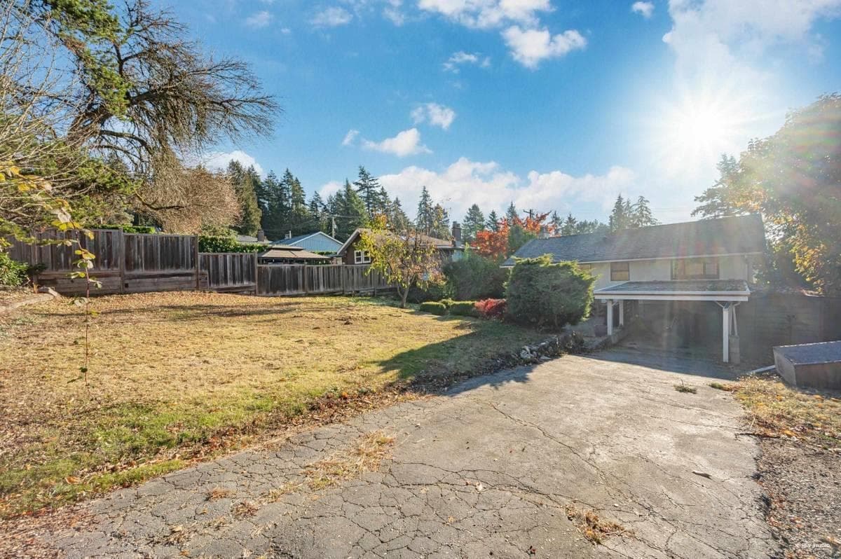 332 Laurentian Crescent, Coquitlam, V3K 1Y1 — photo 3