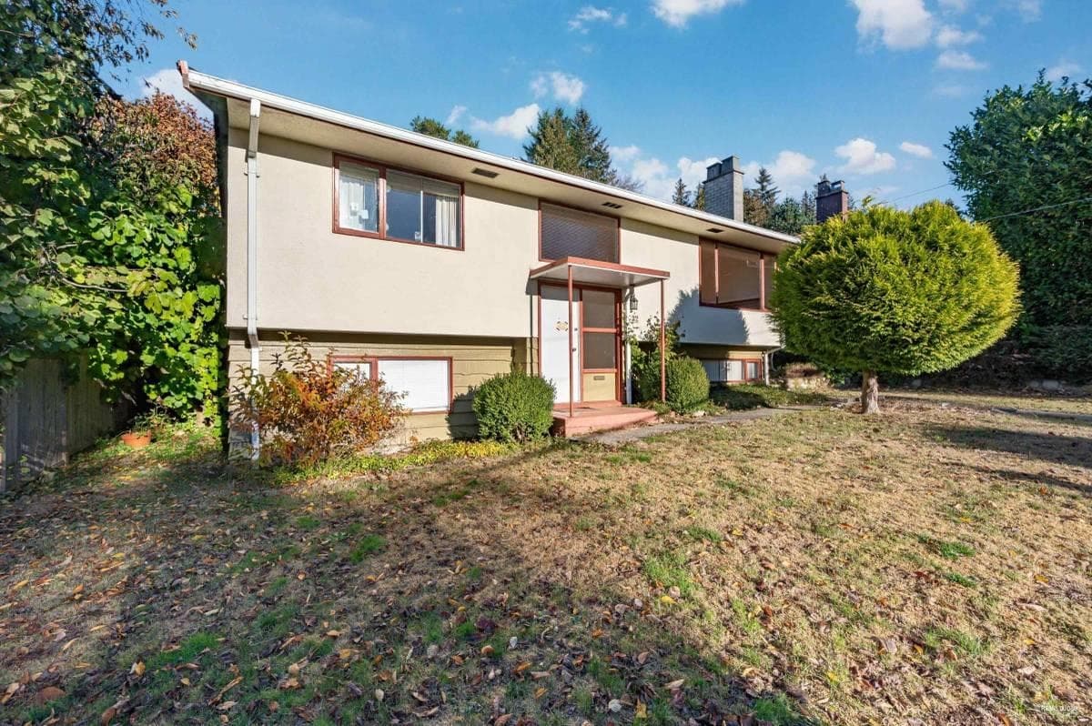 332 Laurentian Crescent, Coquitlam, V3K 1Y1 — photo 1