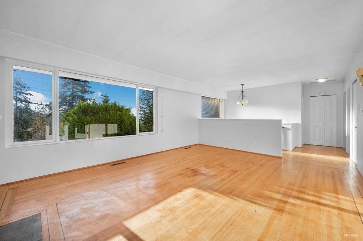 332 Laurentian Crescent, Coquitlam, V3K 1Y1 — photo 4