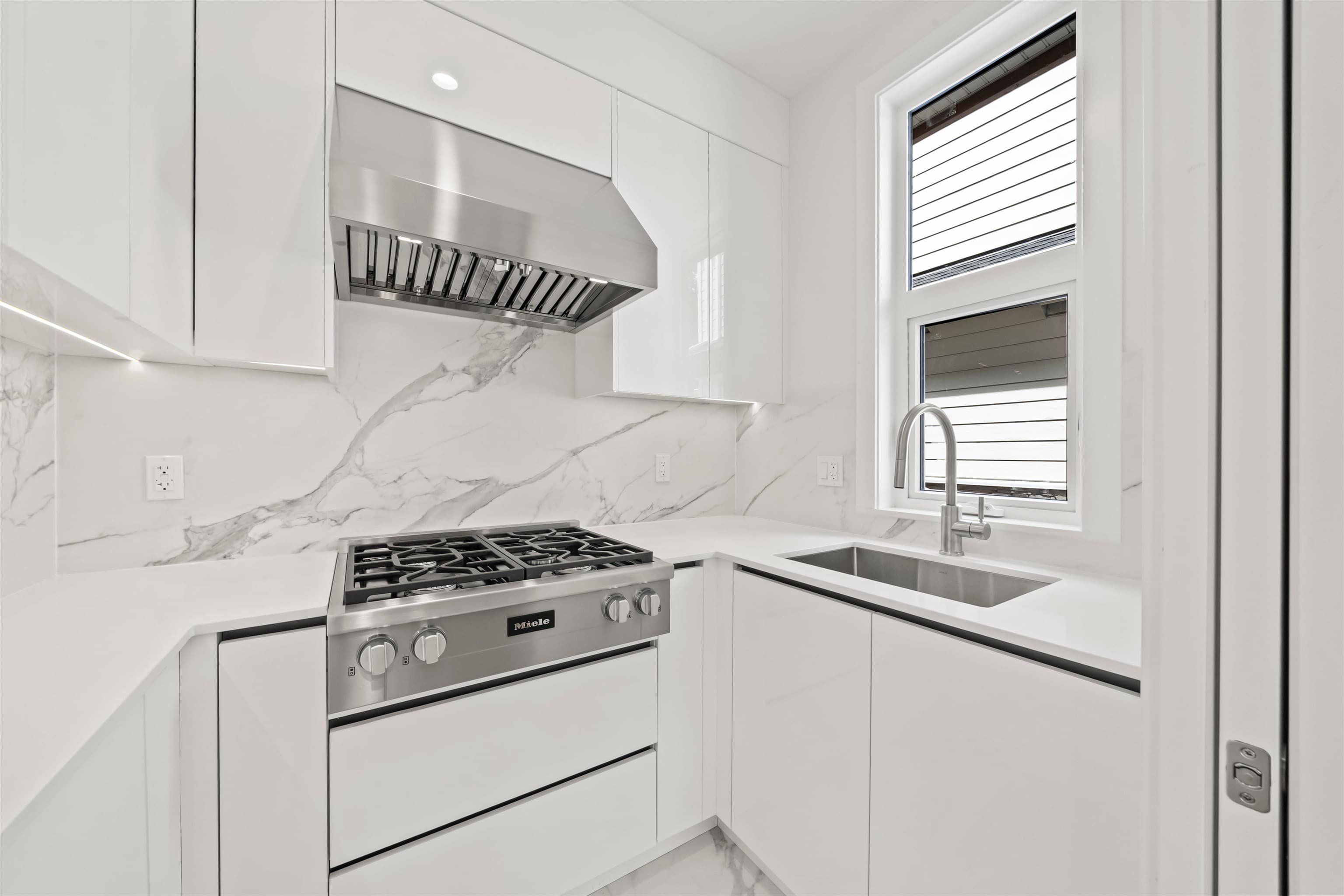 6706 Francis Road, Richmond, V7C 1K5 — photo 4