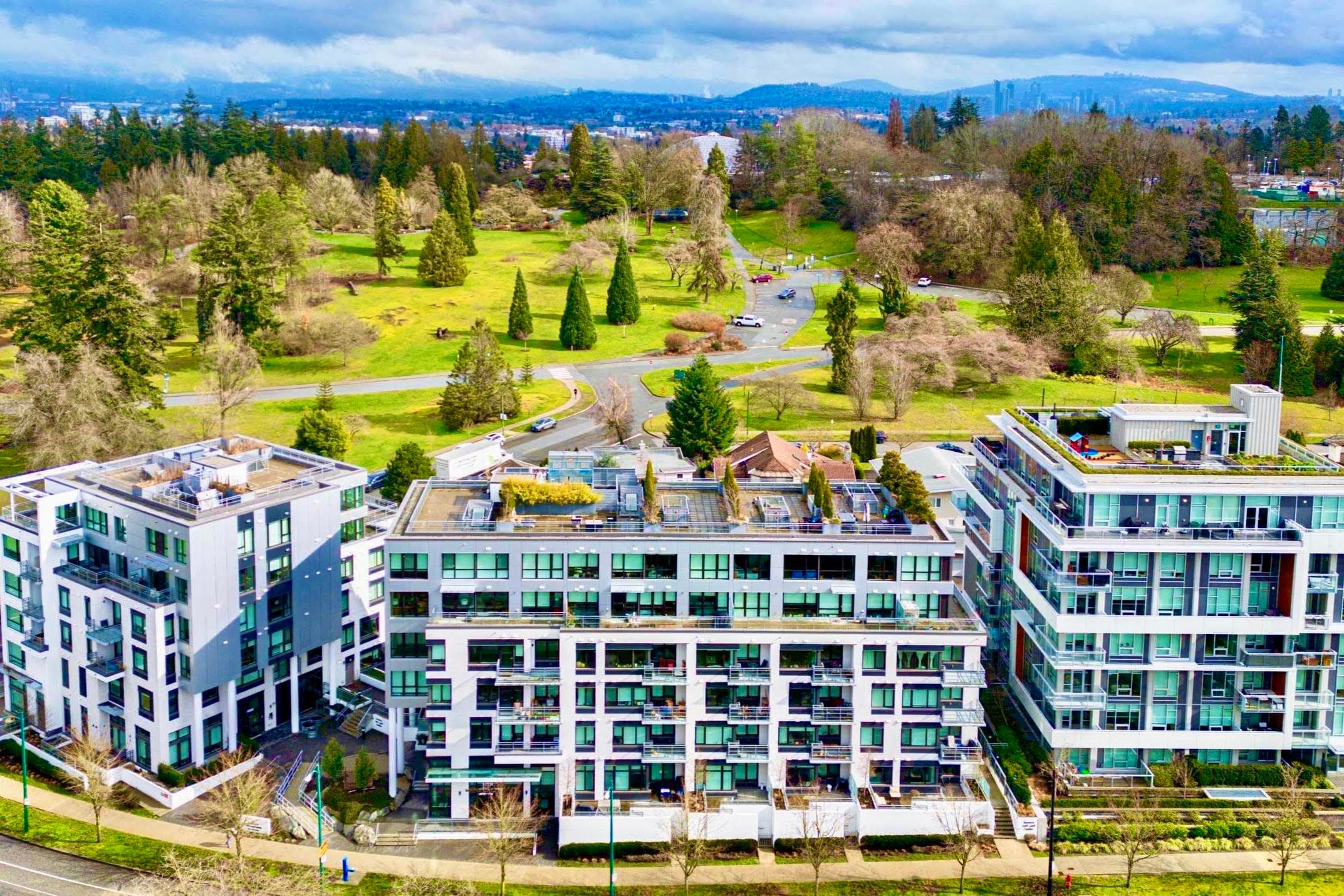 302 - 4932 Cambie Street, Vancouver
