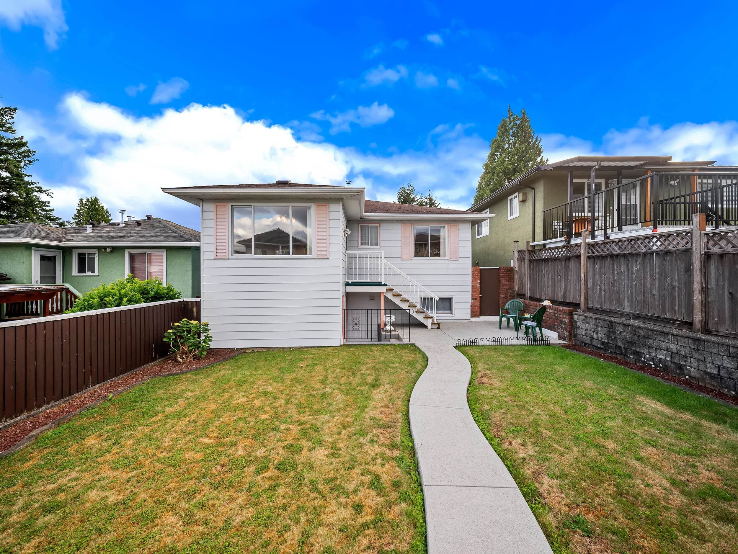 7766 Davies Street, Burnaby, V3N 3H4 — photo 2