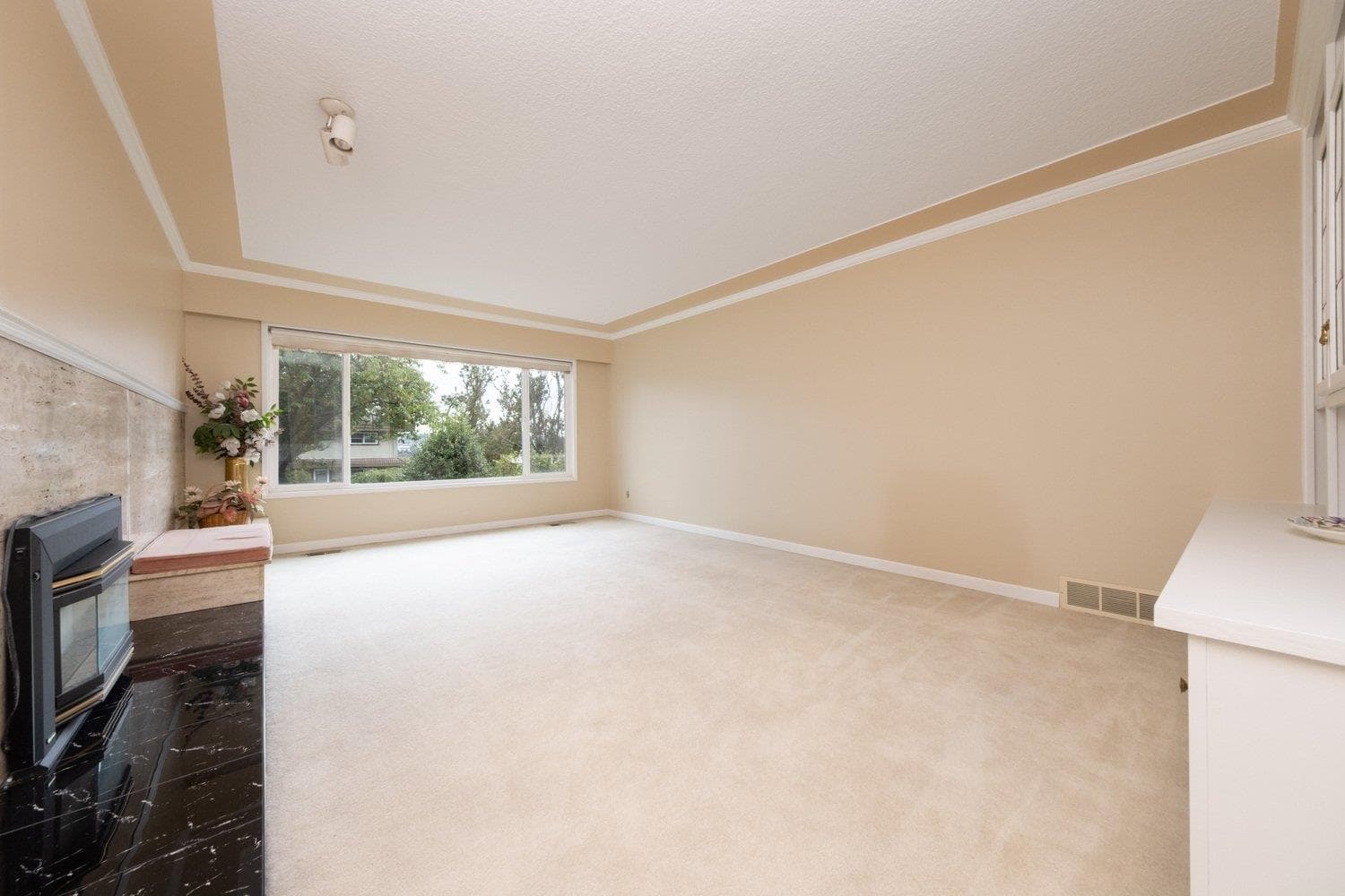 775 Esmond Avenue, Burnaby, V5C 4K4 — photo 2