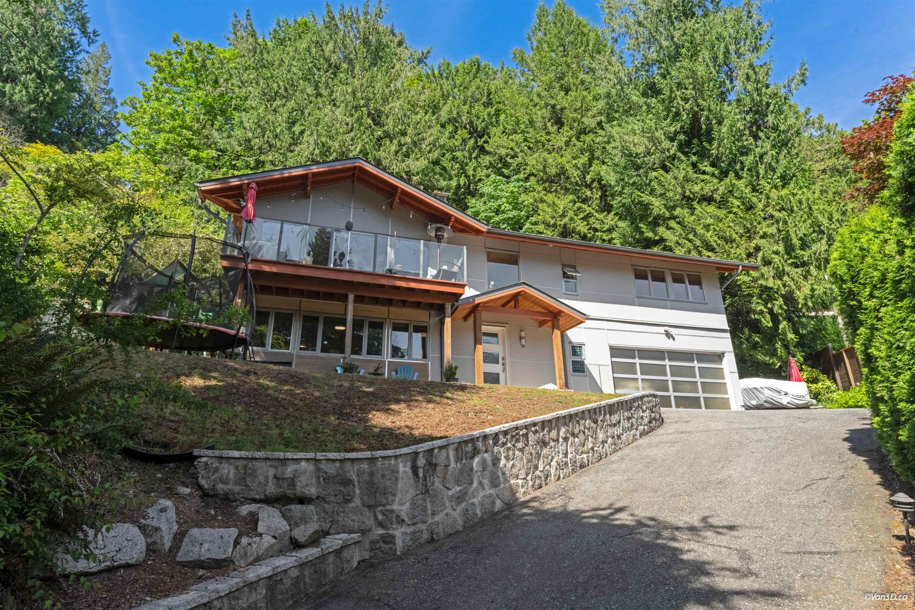 3907 Bayridge Place, West Vancouver