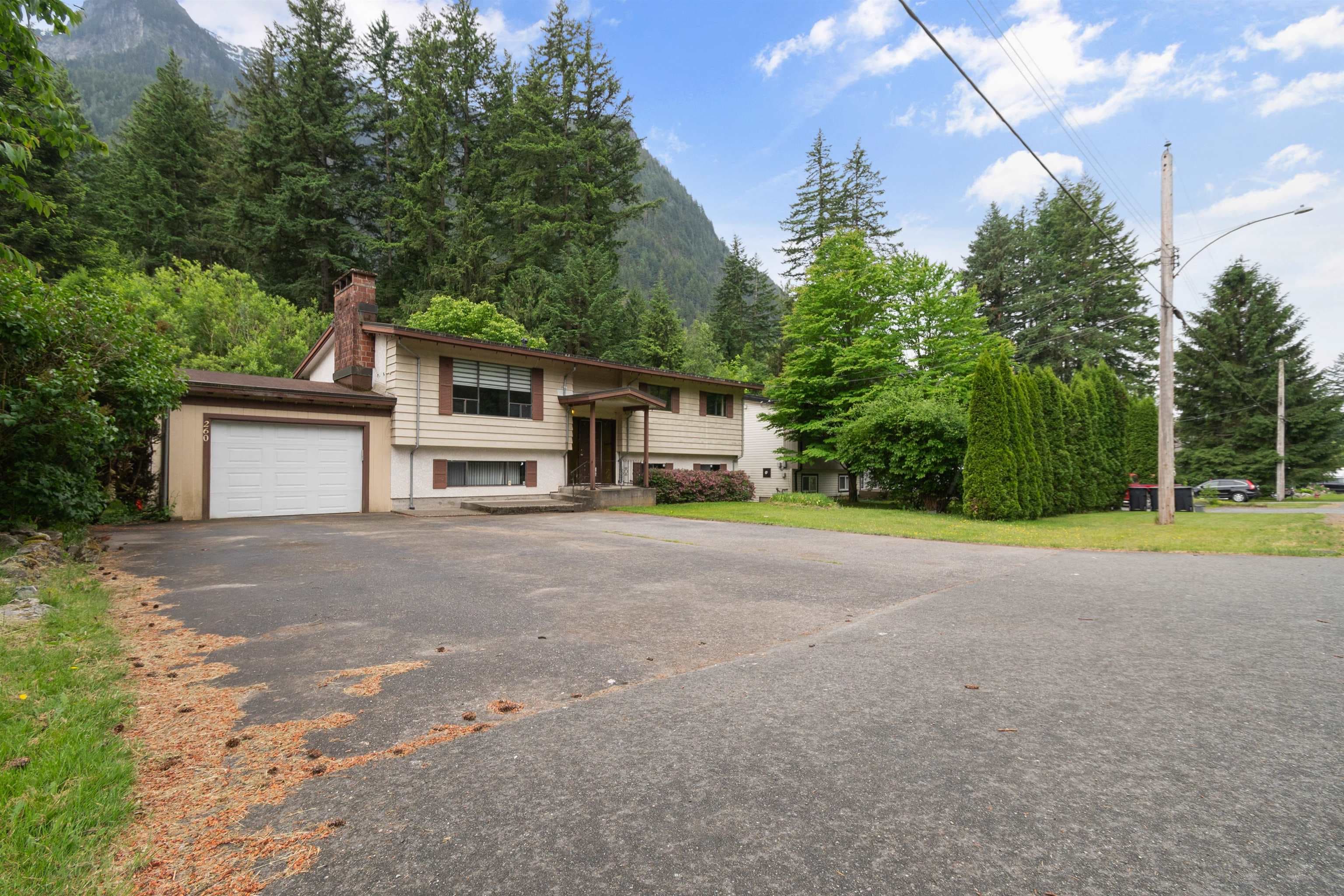 260 Robertson Crescent, Hope