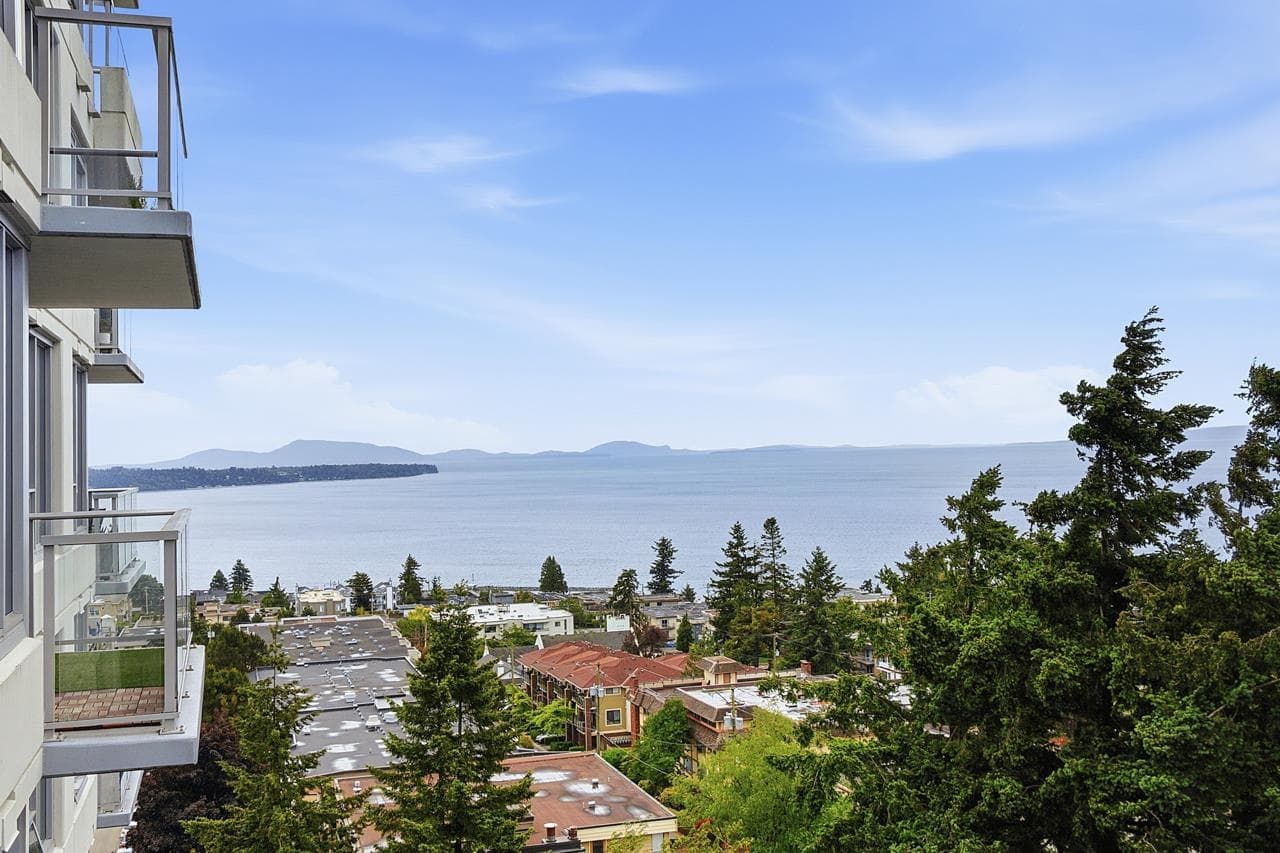 902 - 15165 Thrift Avenue, White Rock, V4B 0C1 — photo 1