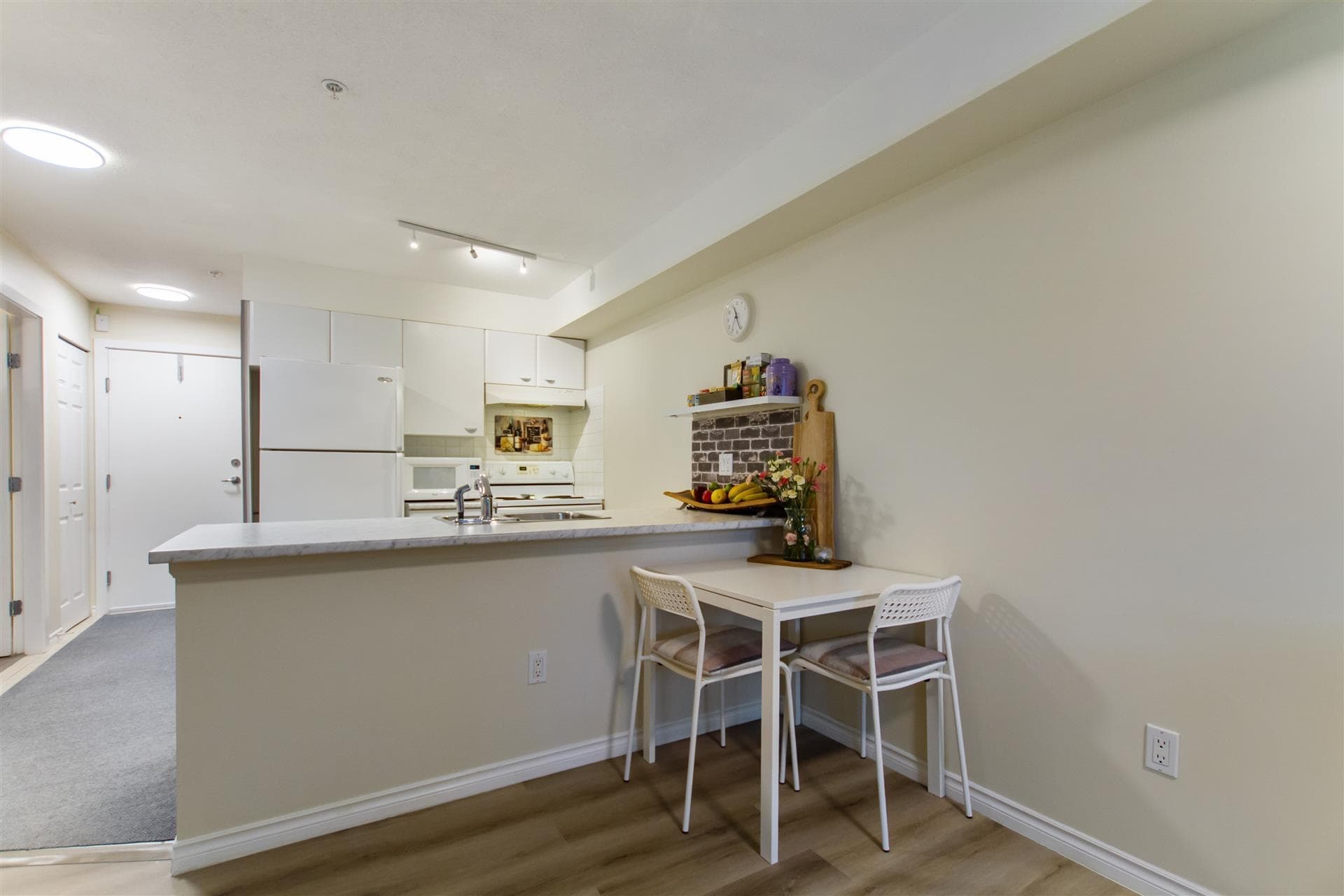 107 - 14877 100 Avenue, Surrey, V3R 3H1 — photo 4