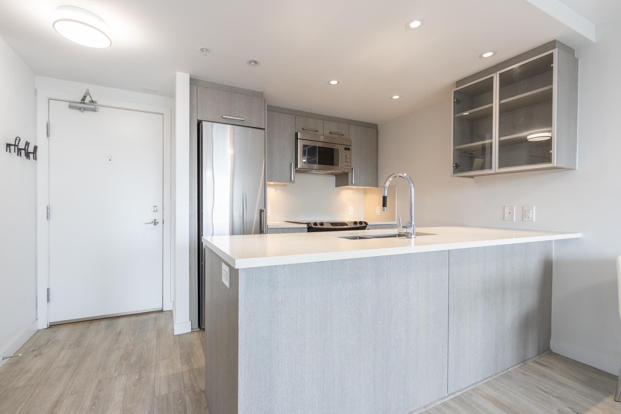 712 - 933 E Hastings Street, Vancouver, V6A 0G6 — photo 2