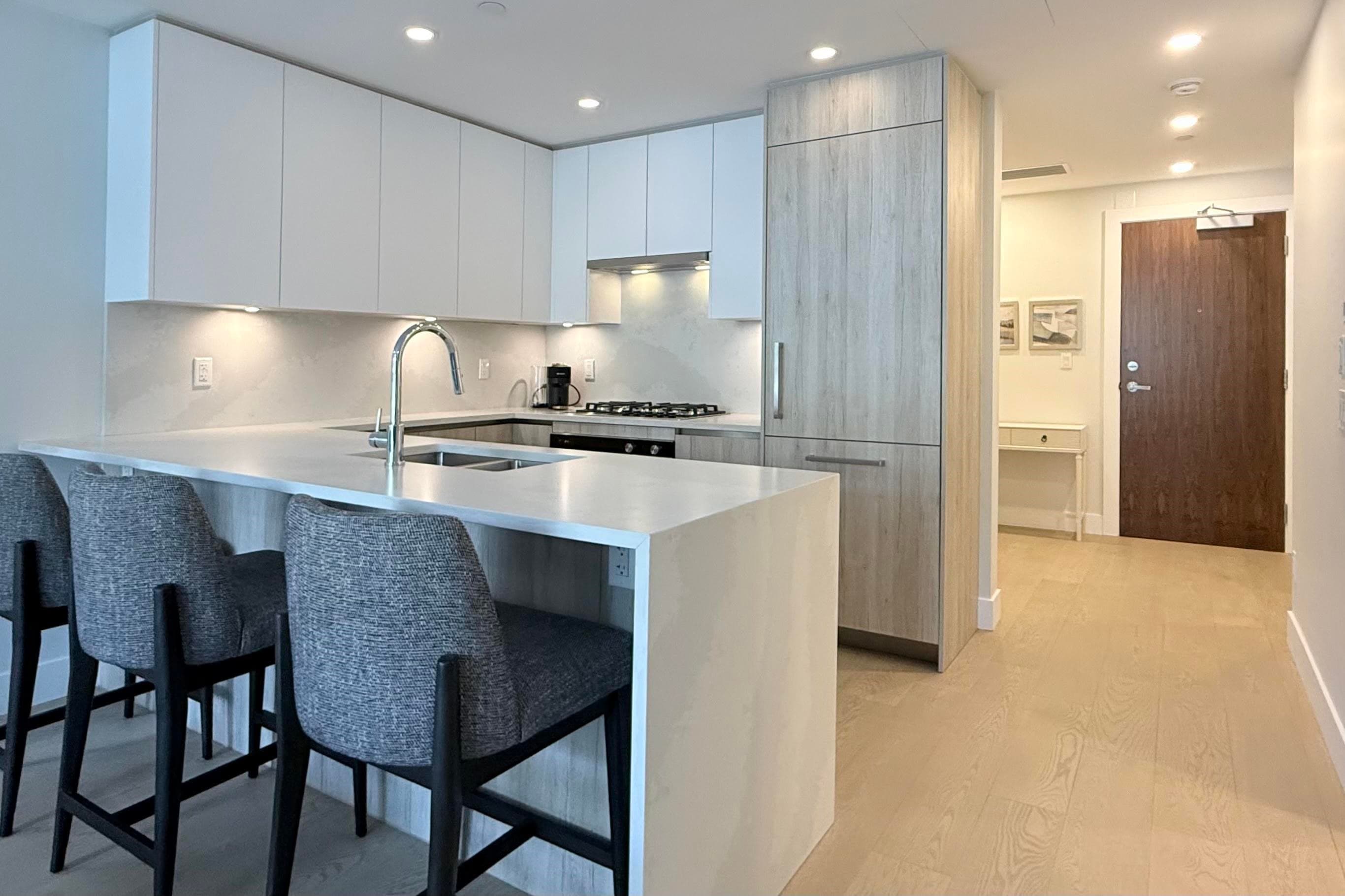 2-BDRM - 423 6th Street, West Vancouver, V7T 0A1 — photo 2
