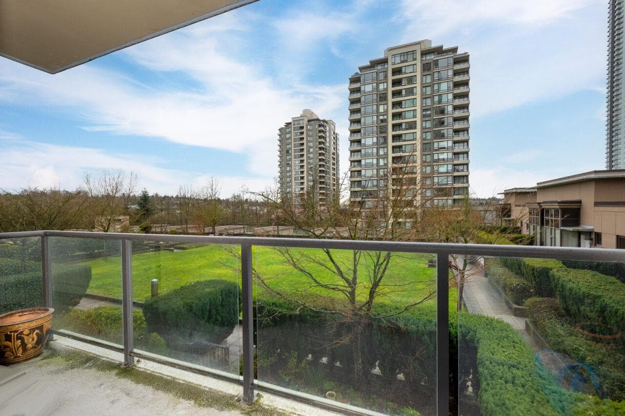 401 - 4250 Dawson Street, Burnaby