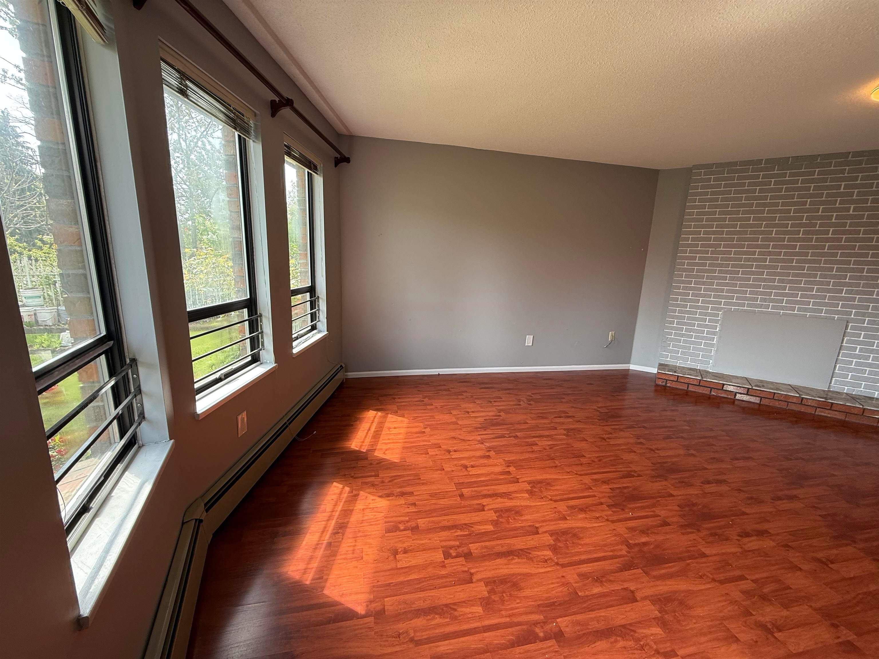 1 Bed Suite - 2323 E 41st Avenue, Vancouver, V5R 2W2 — photo 3