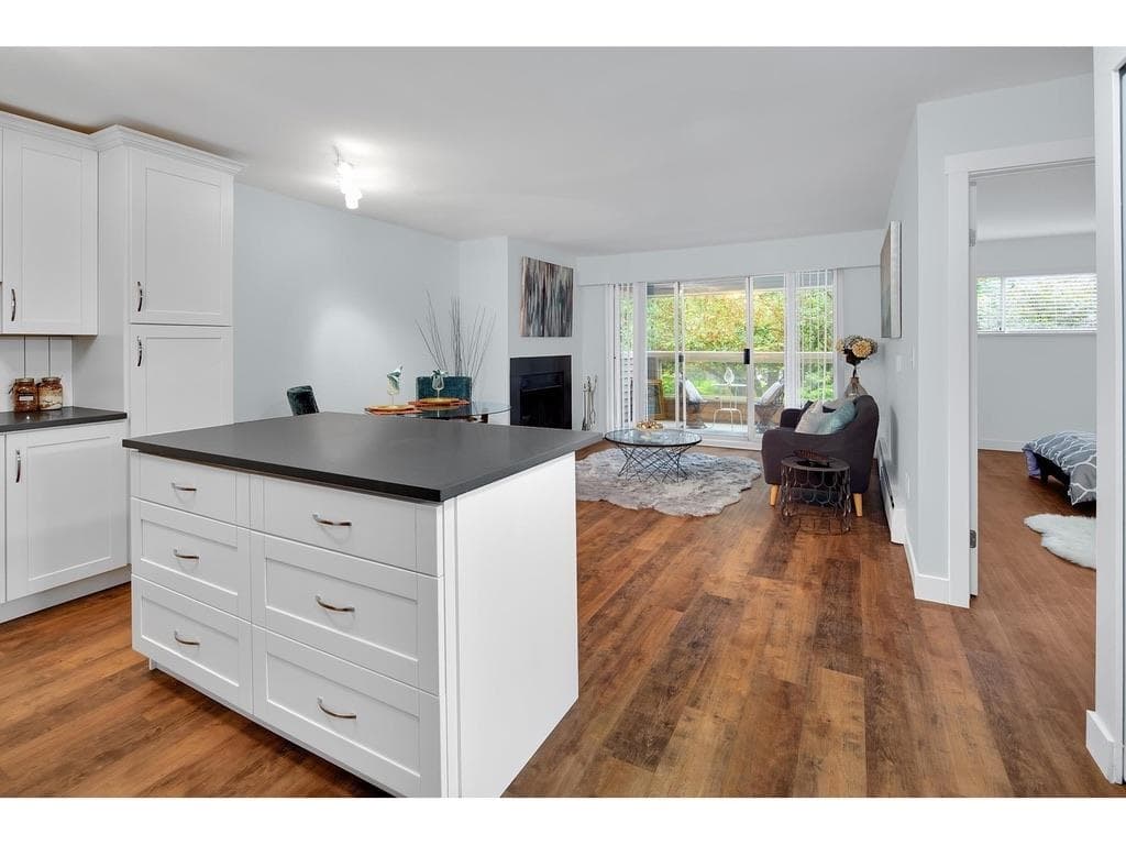 218 - 932 Robinson Street, Coquitlam