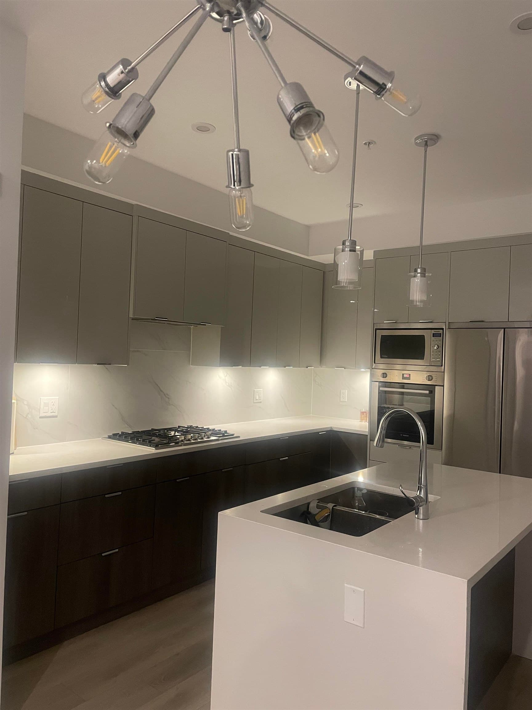 406 - 14438 72 Avenue, Surrey