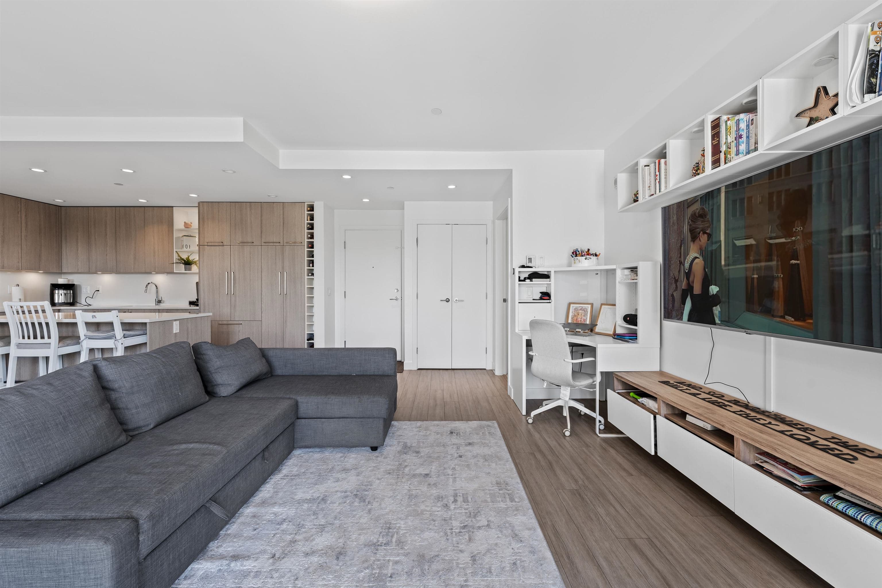 306 - 707 E 3rd Street, North Vancouver, V7L 1G8 — photo 2