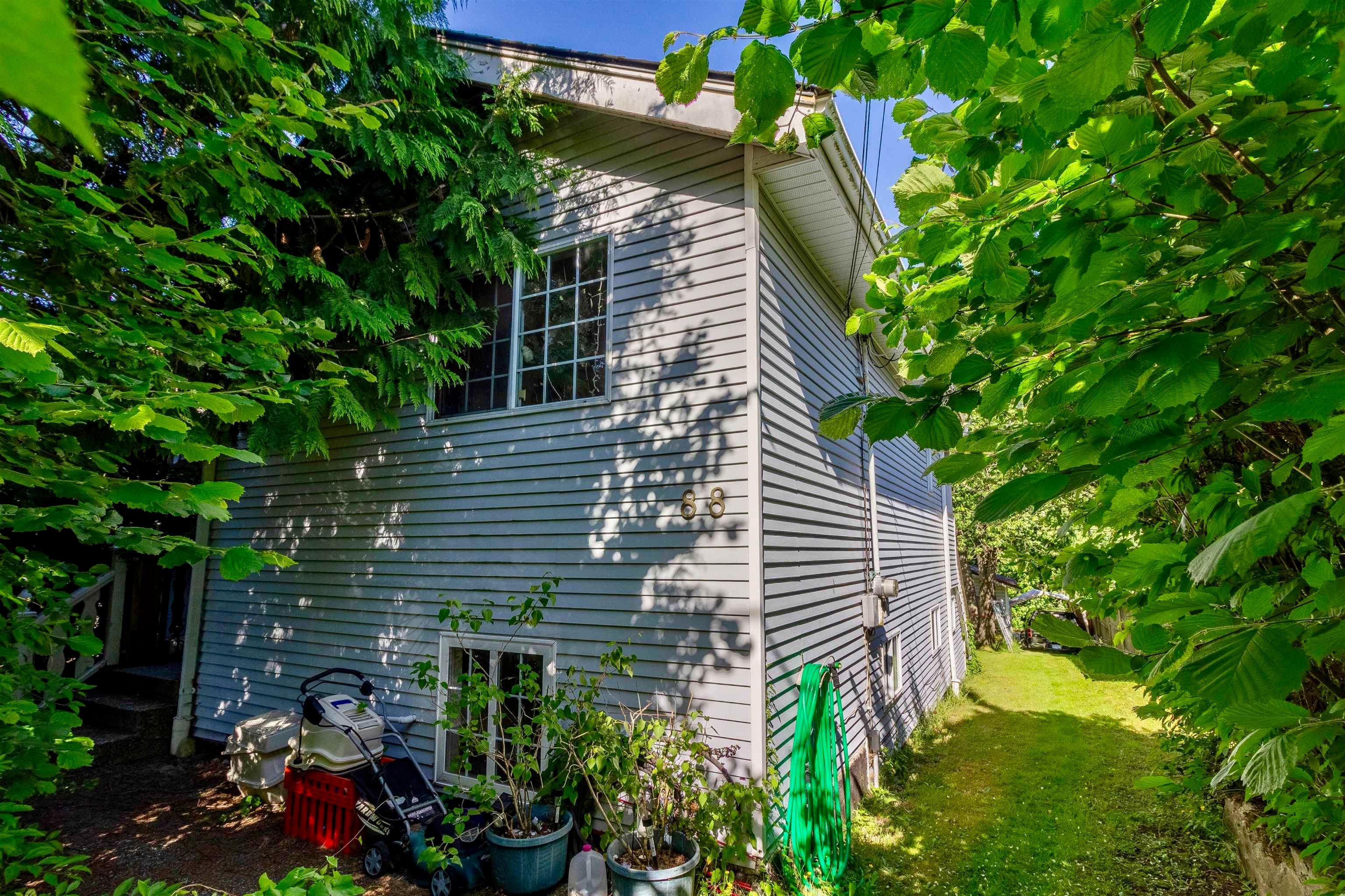 88 Fell Avenue, Burnaby, V5B 3Y2 — photo 1