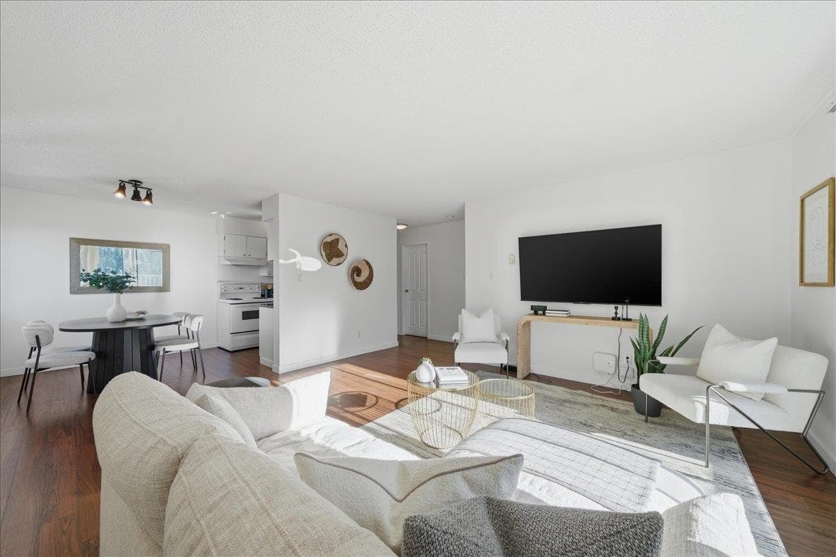 314 - 15238 100 Avenue, Surrey, V3R 7T9 — photo 1