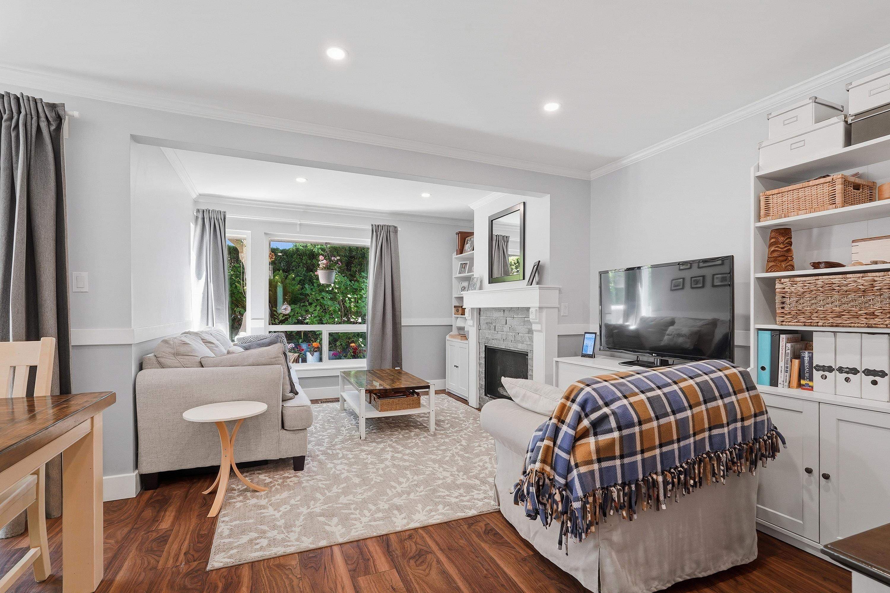 15913 Alder Place, Surrey