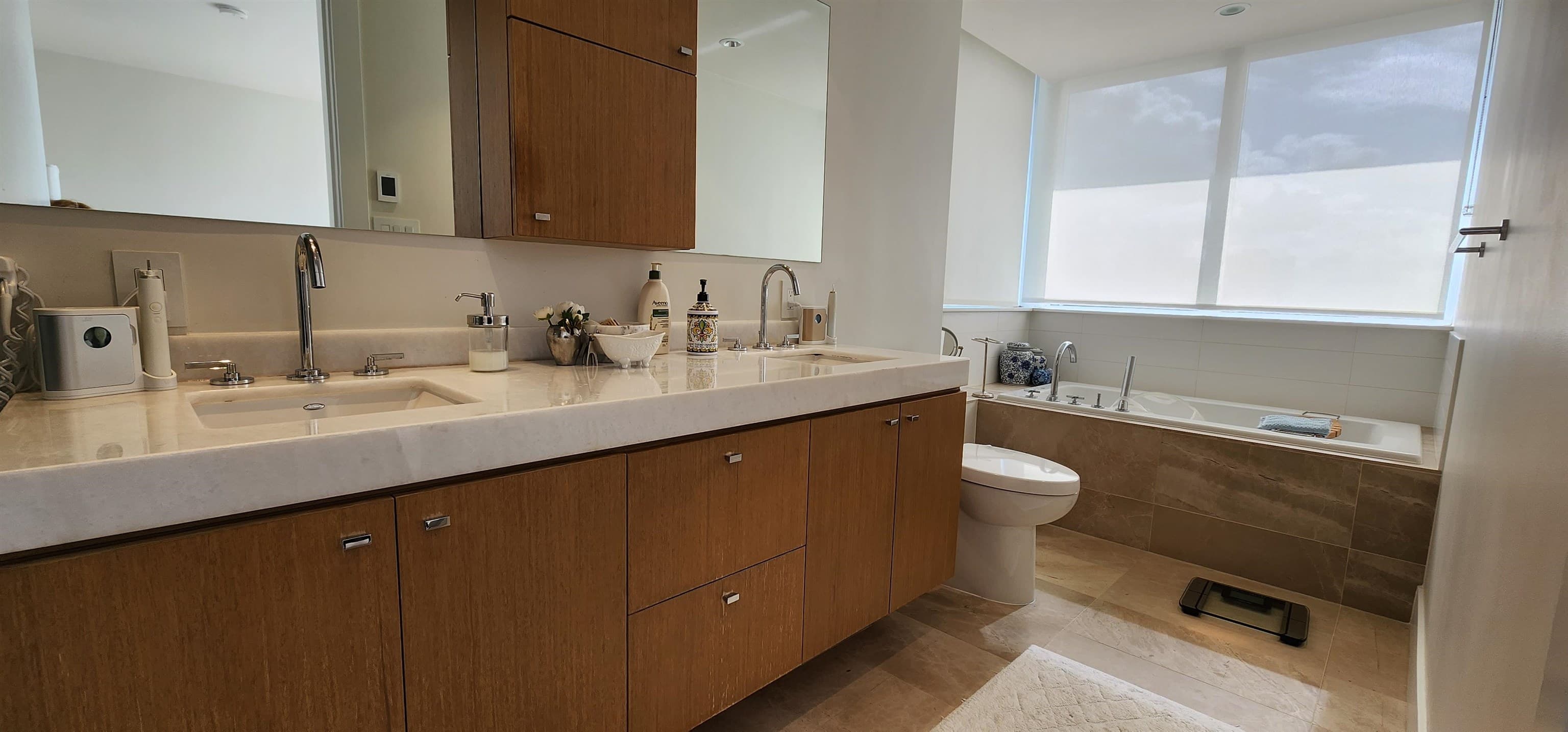 402 - 876 Keith, West Vancouver, V7M 1M3 — photo 2