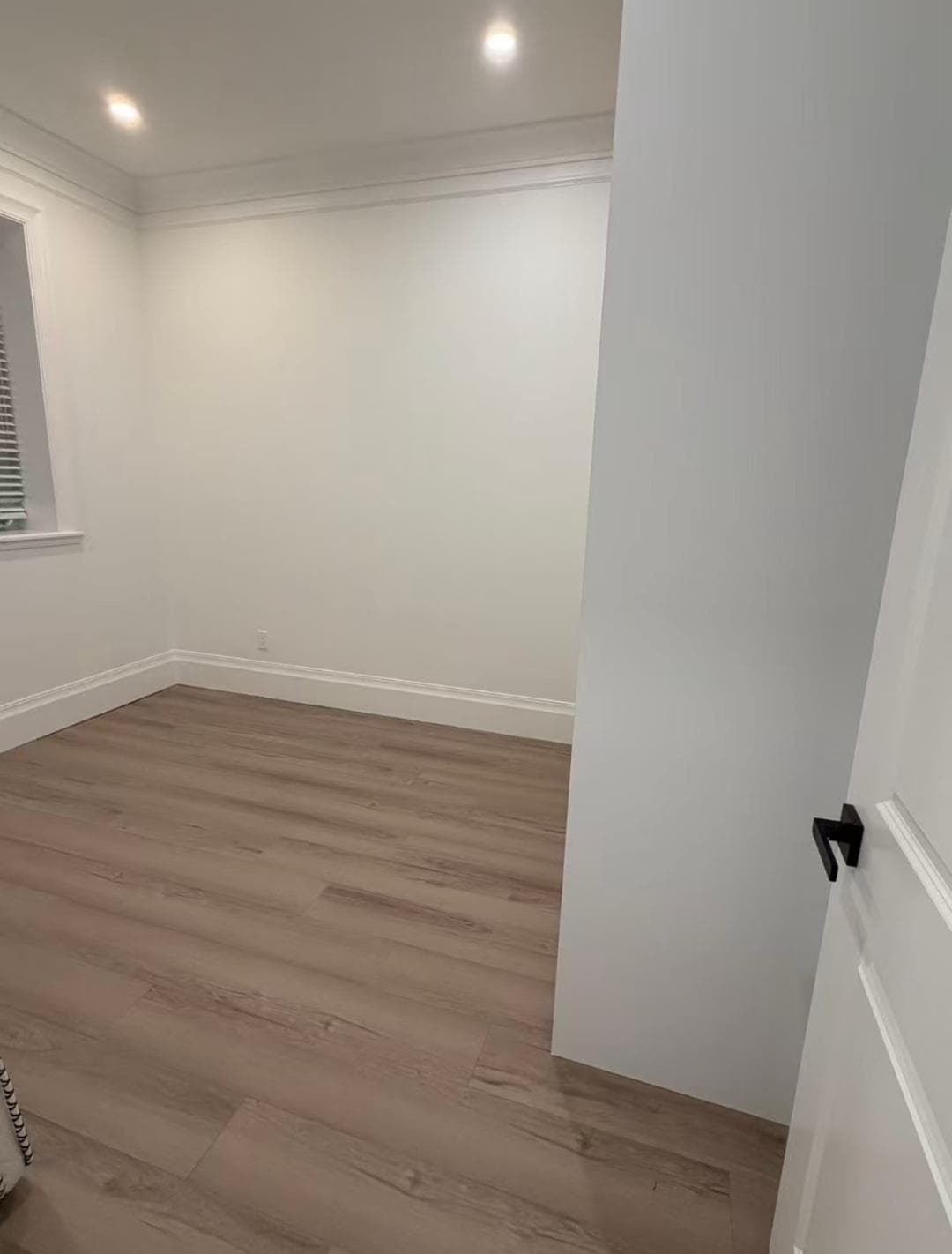 402 west 24 Street, North Vancouver, V7M 2W9 — photo 3