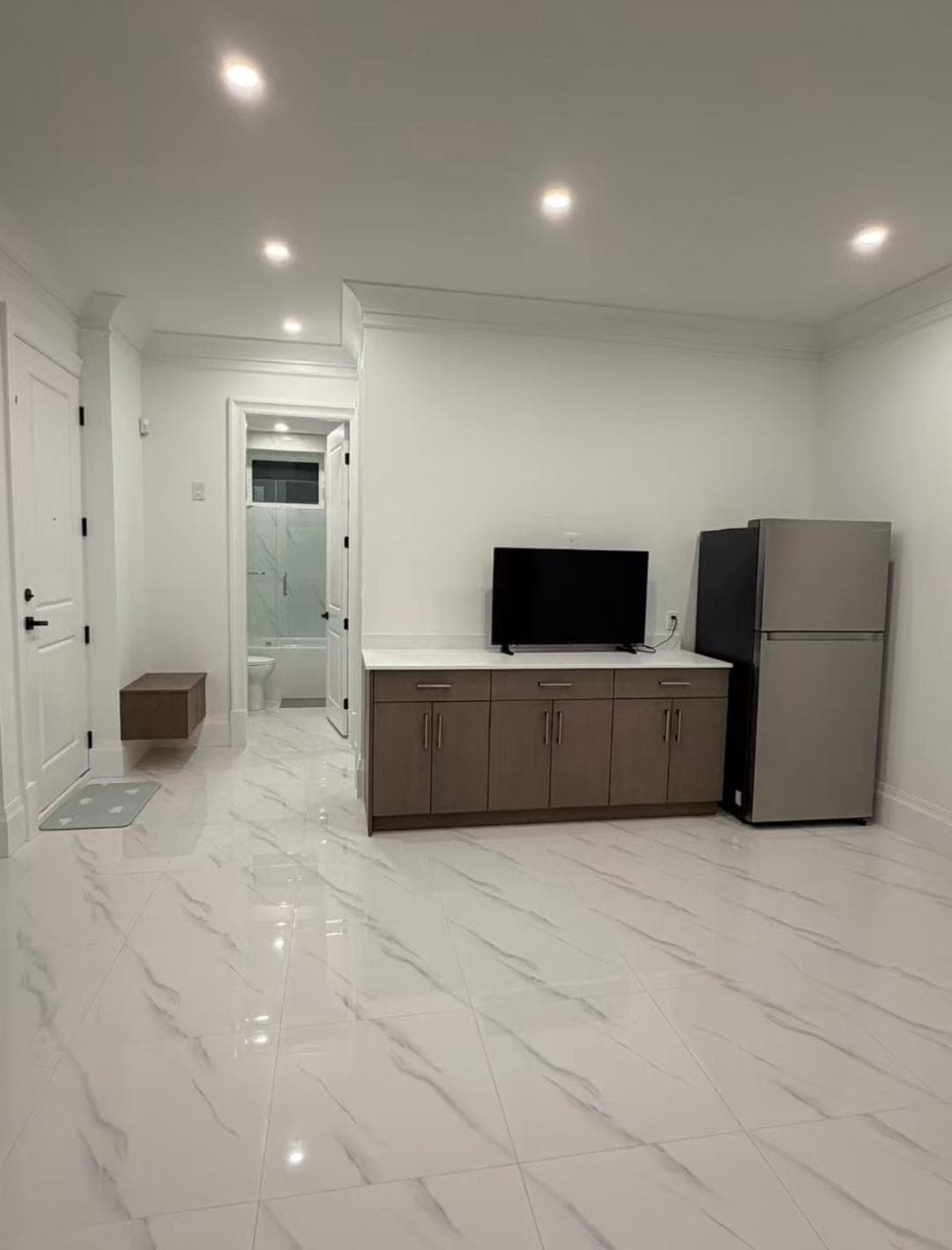 402 west 24 Street, North Vancouver, V7M 2W9 — photo 4