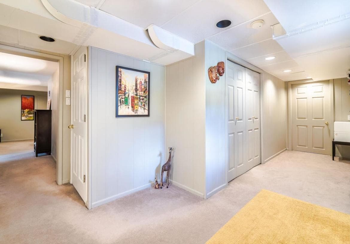 1090 Ruthina Avenue, North Vancouver, V7R 2E6 — photo 3