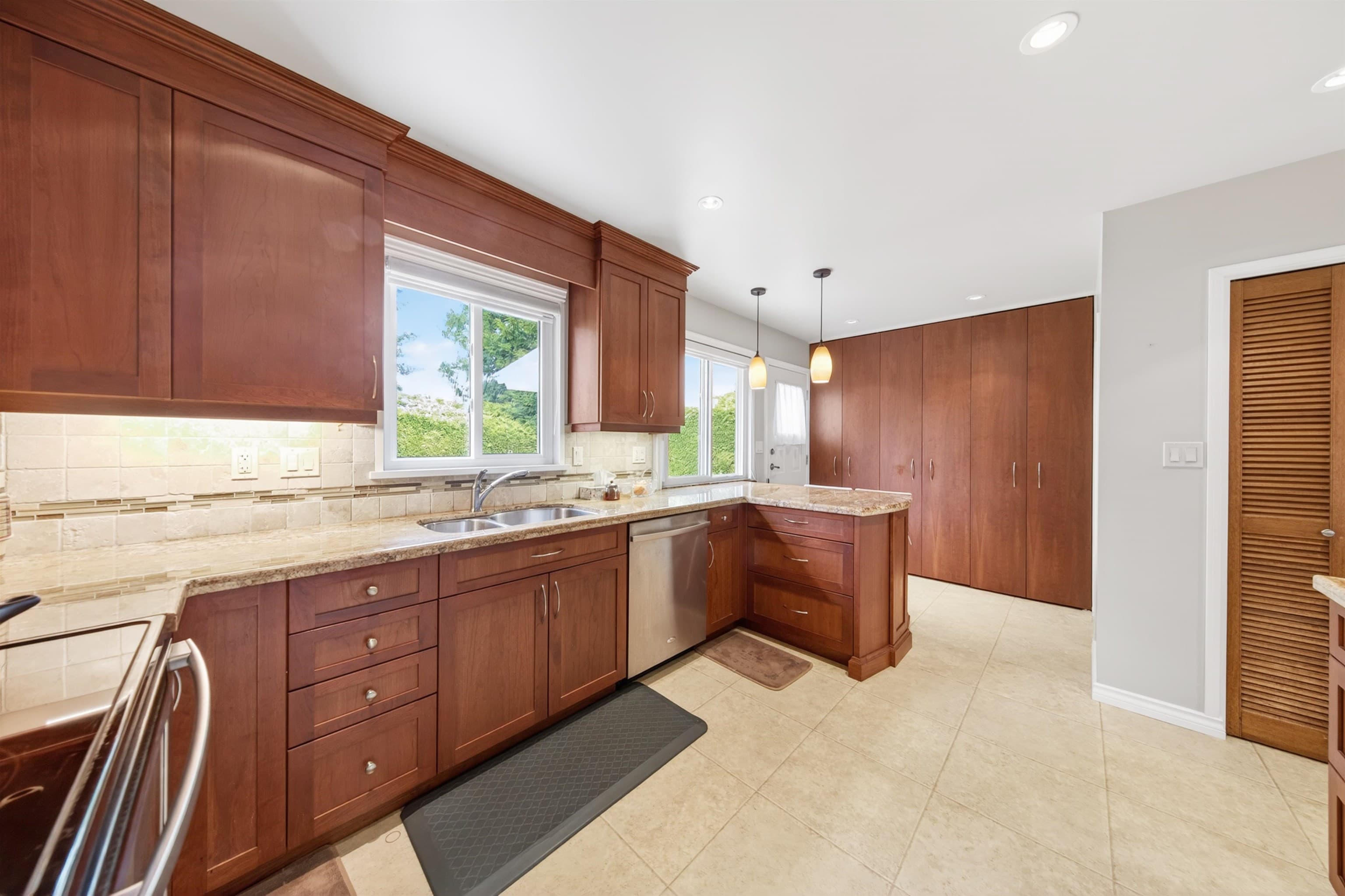 4713 46 Avenue, Delta, V4K 1N2 — photo 4
