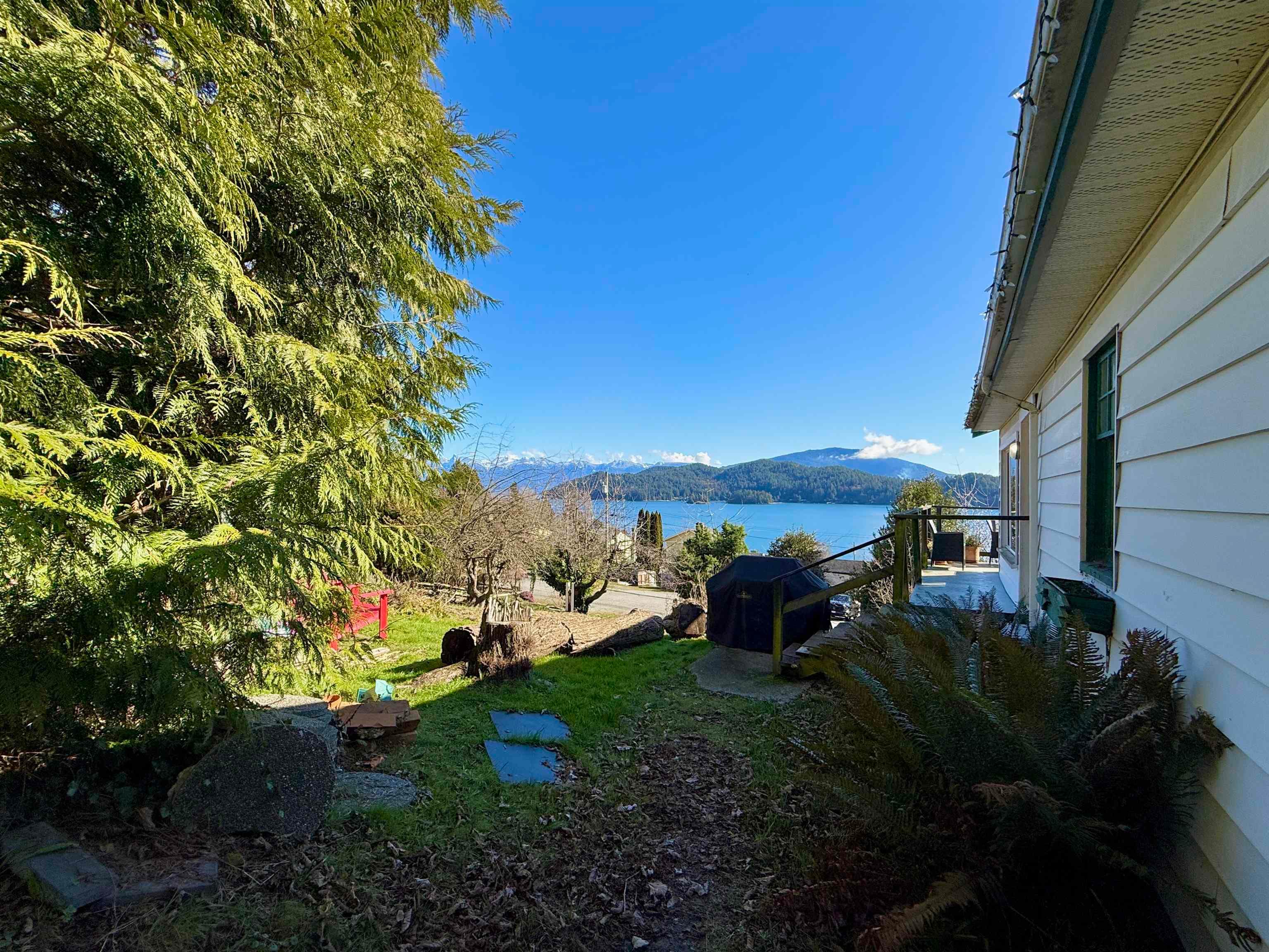 609 Glen Road, Gibsons, V0N 1V9 — photo 2