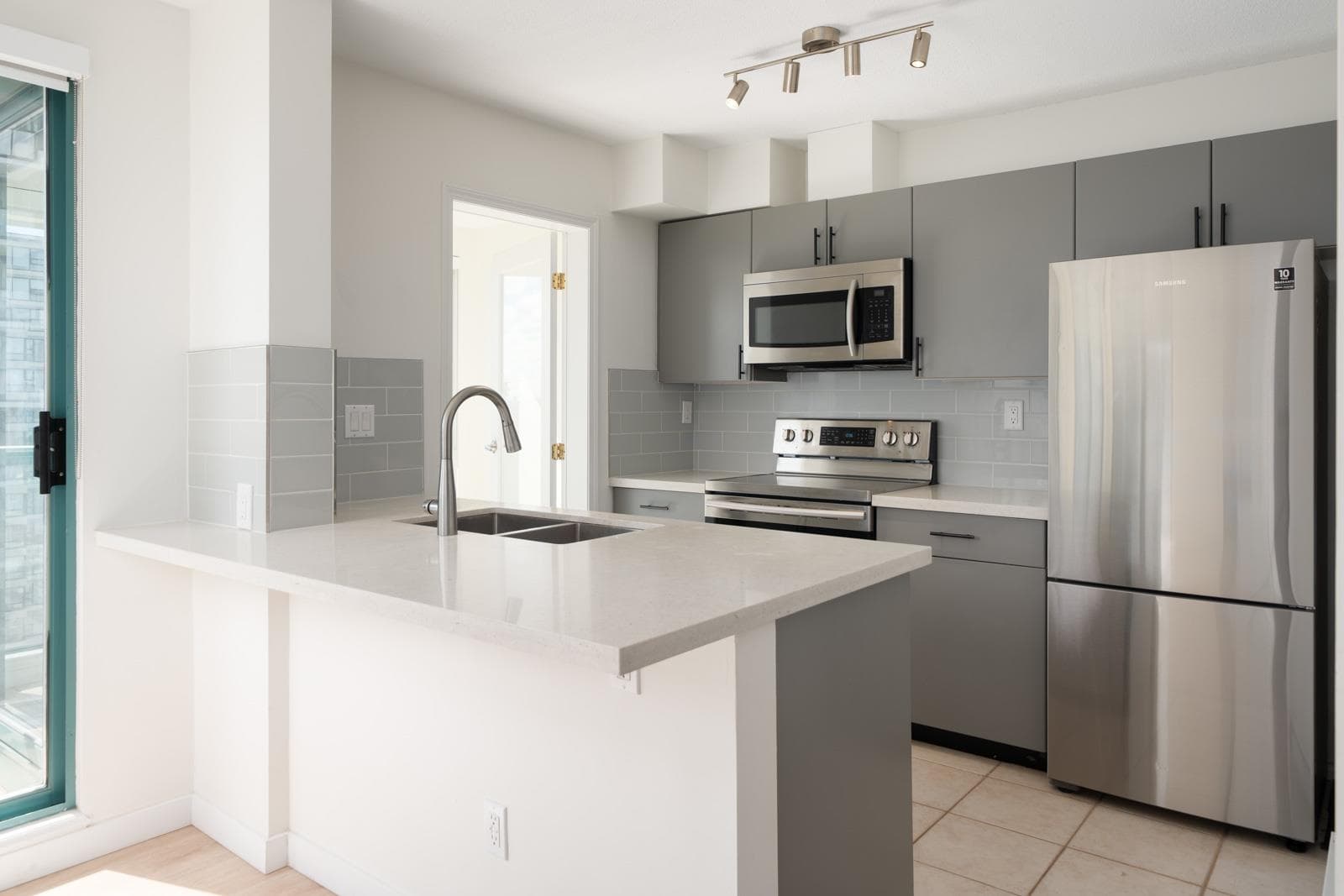 2604 - 939 Homer Street, Vancouver, V6B 2W6 — photo 2