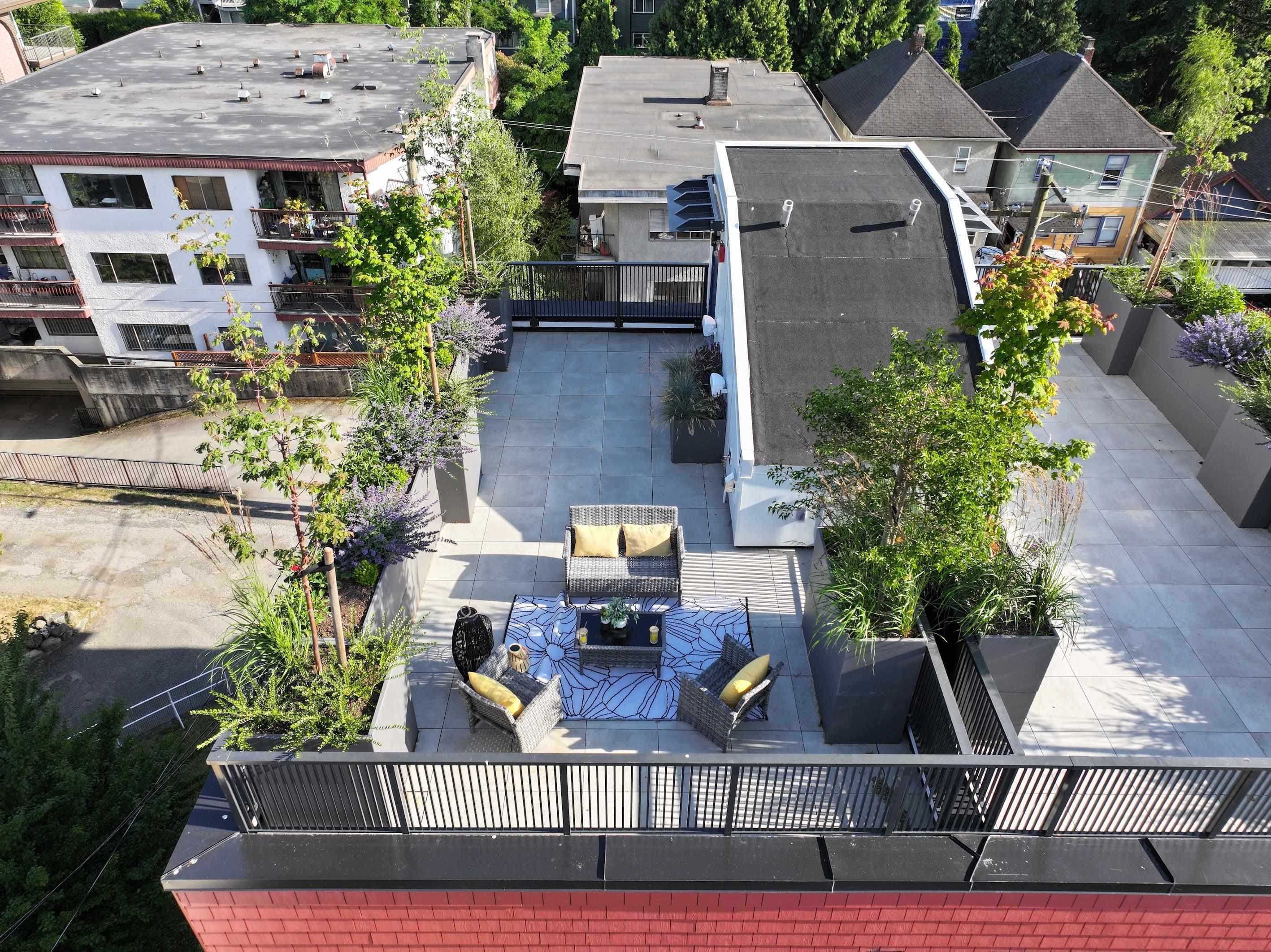 122 - 1552 E 3rd Avenue, Vancouver
