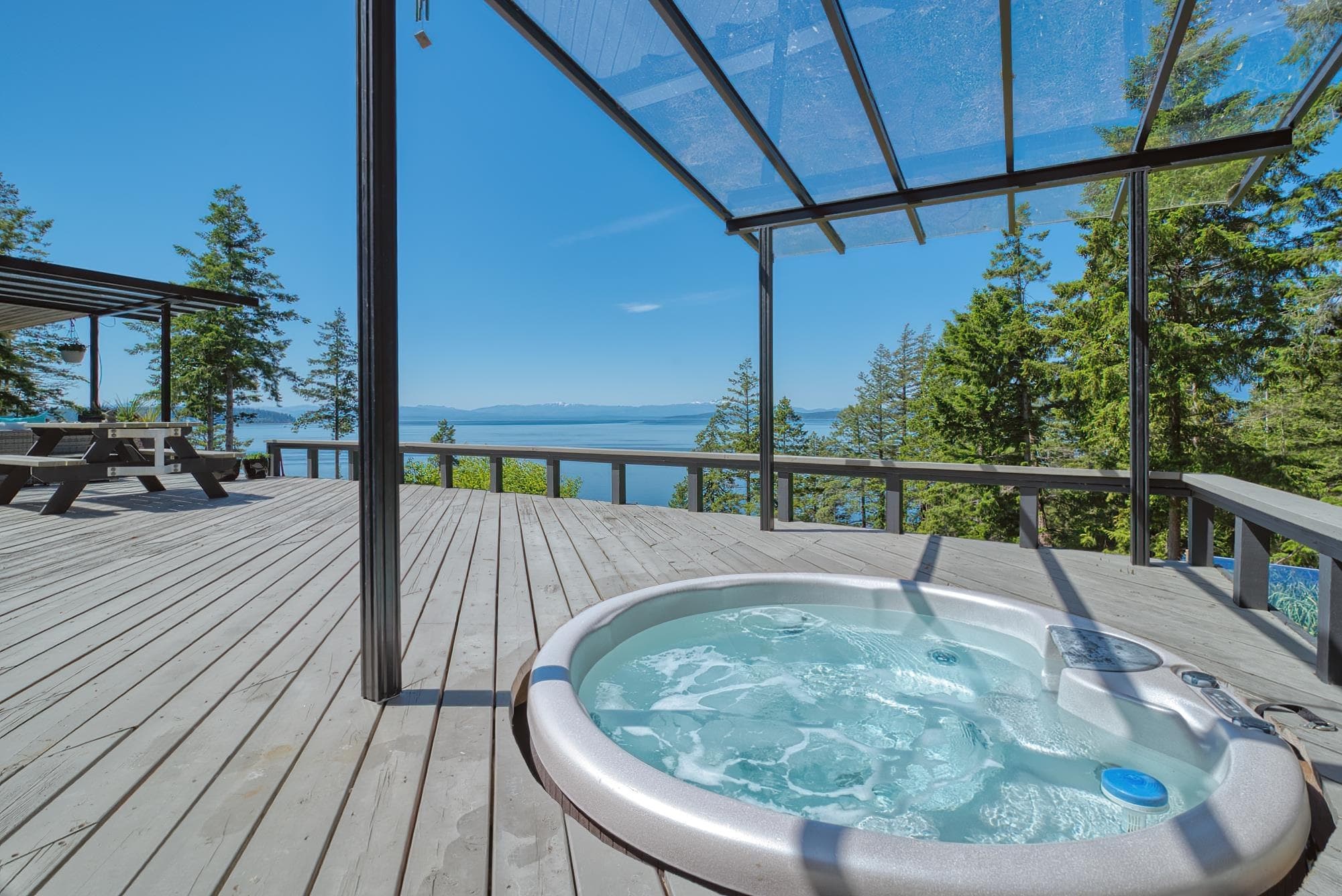 10991- - 10993 Sunshine Coast Highway, Halfmoon Bay