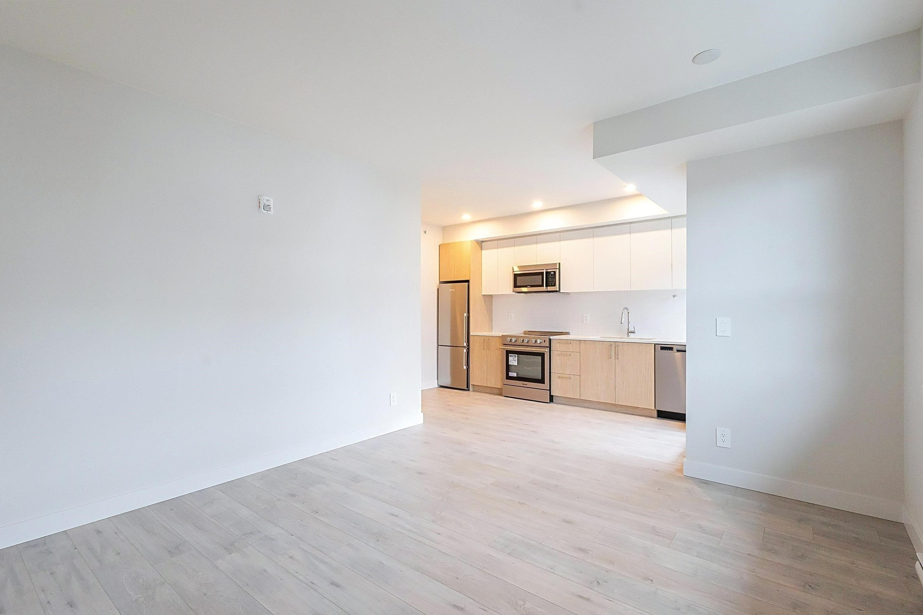 406 - 5535 Hastings Street, Burnaby, V5B 1R2 — photo 4