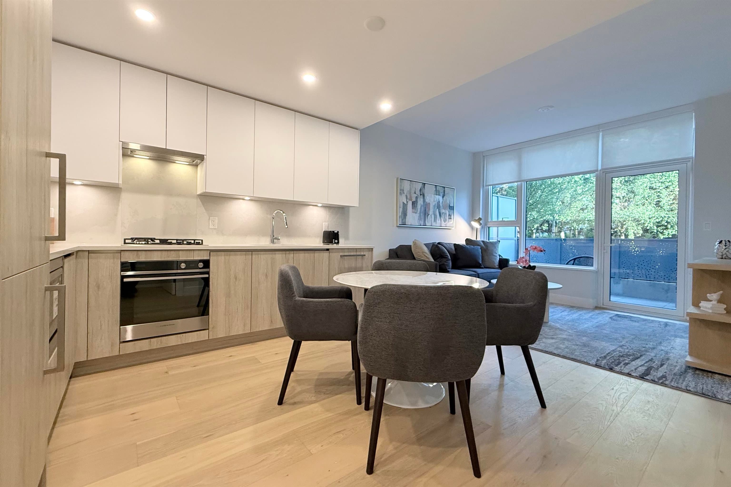 1-BDRM - 423 6th Street, West Vancouver, V7T 0A1 — photo 2