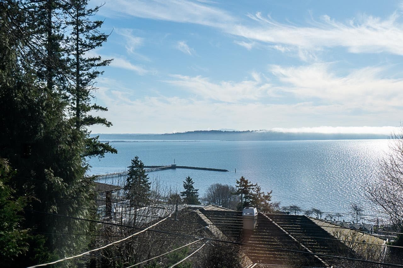 14815 Hardie Avenue, White Rock, V4B 2H6 — photo 2