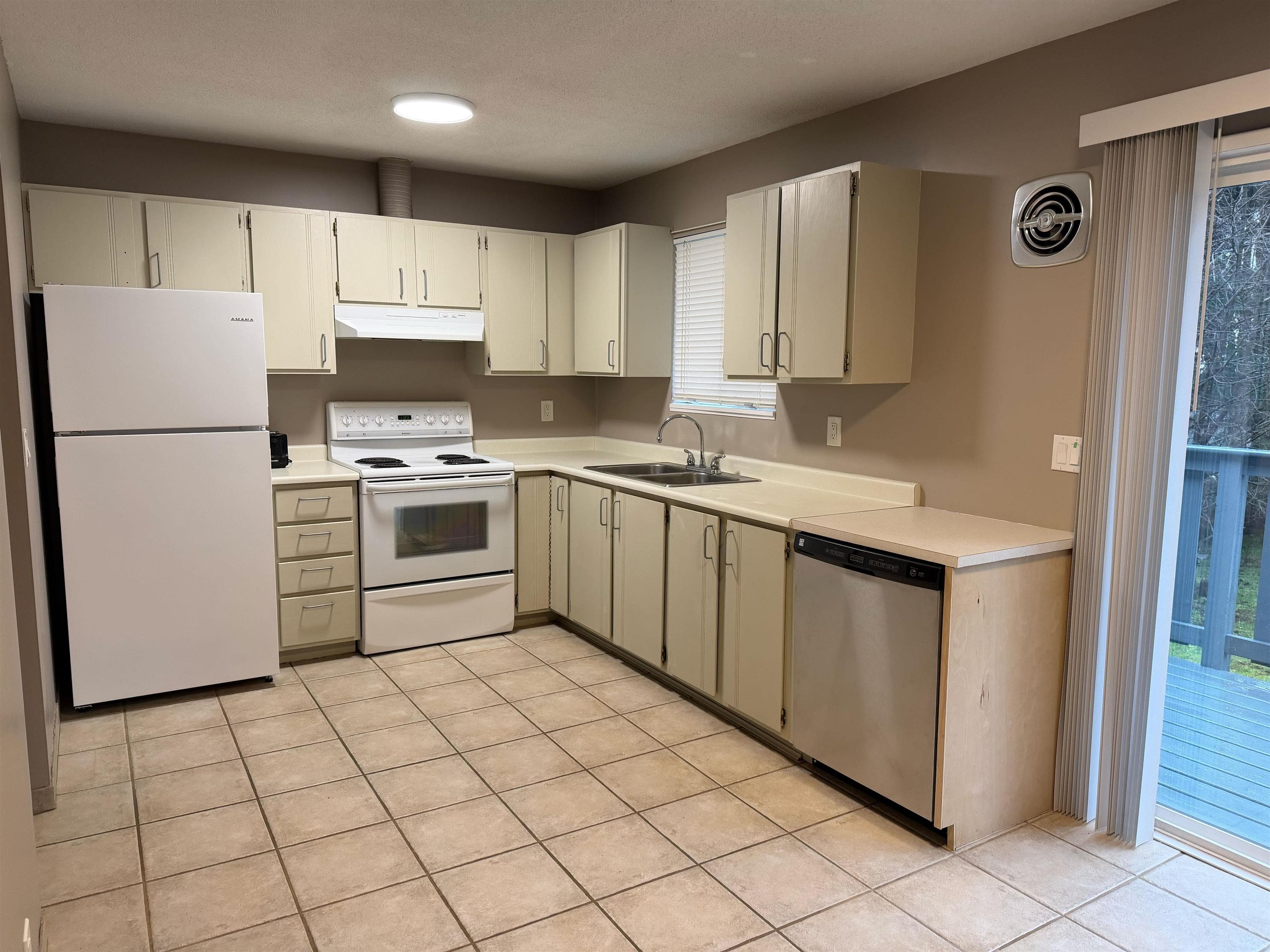 811 Reed Road, Gibsons, V0N 1V7 — photo 4