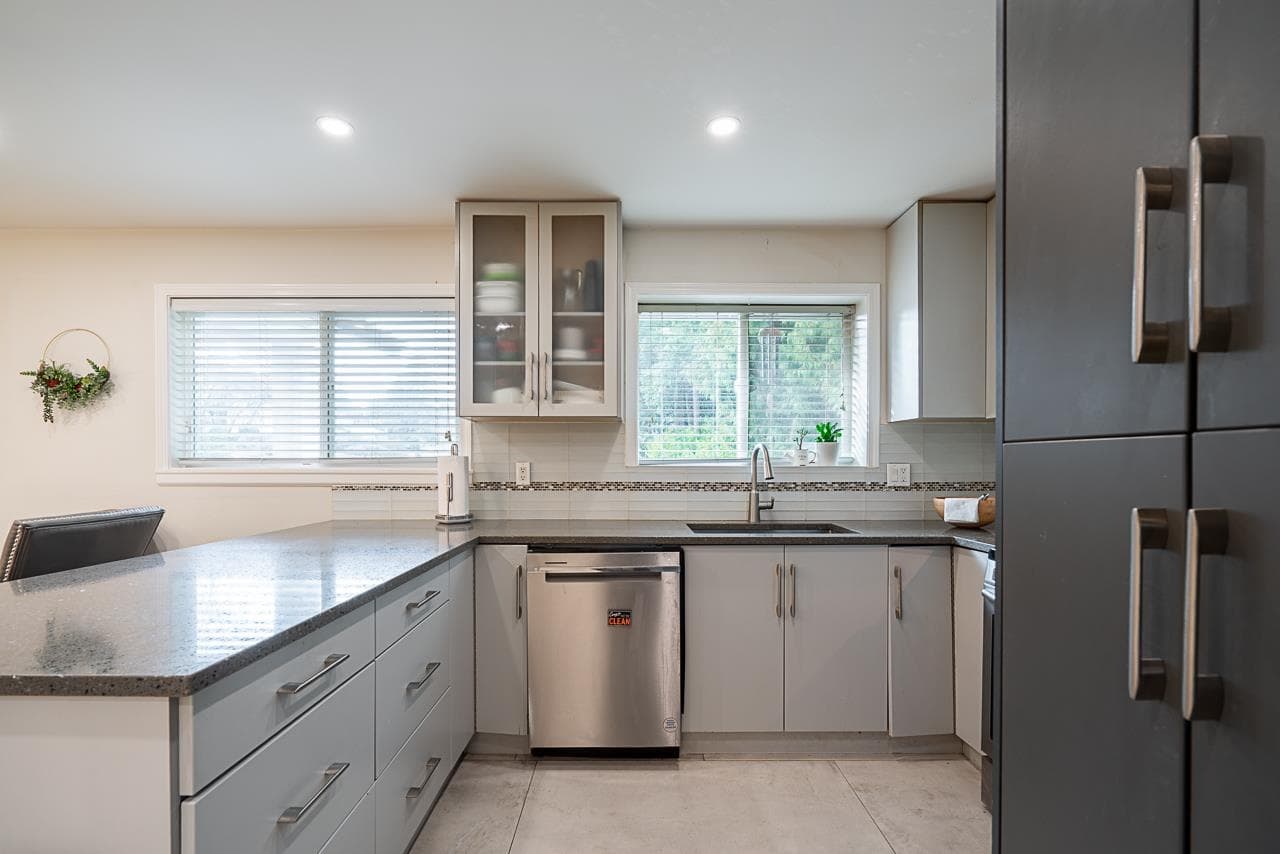 7802 139a Street, Surrey, V3W 5H4 — photo 2