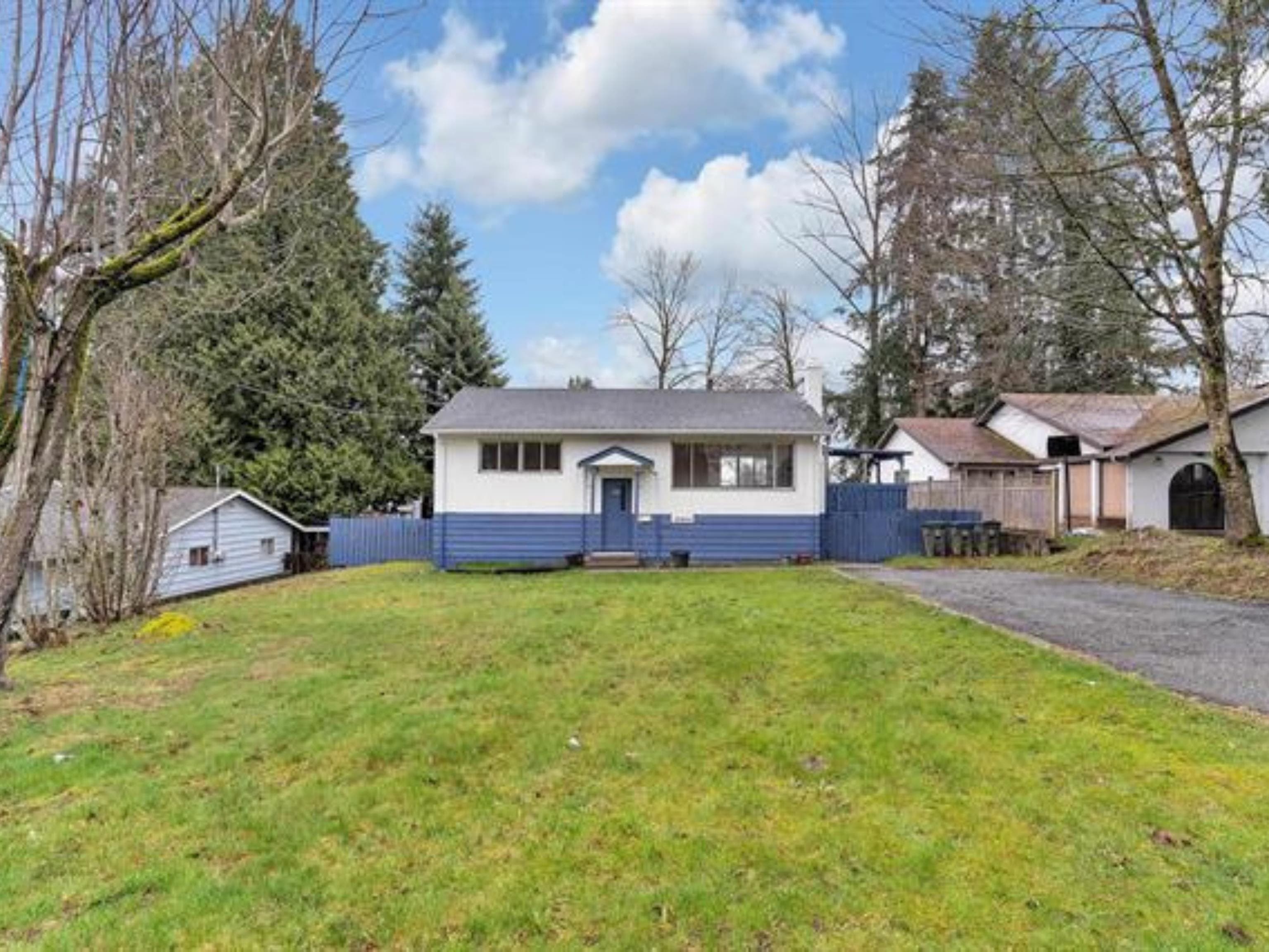 10464 154a Street, Surrey, V3R 4K1 — photo 1