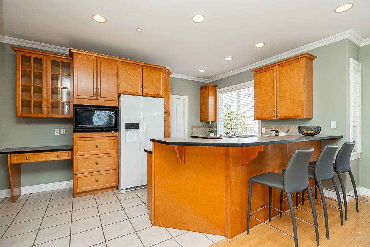 15645 Pacific Avenue, White Rock, V4B 1S1 — photo 5