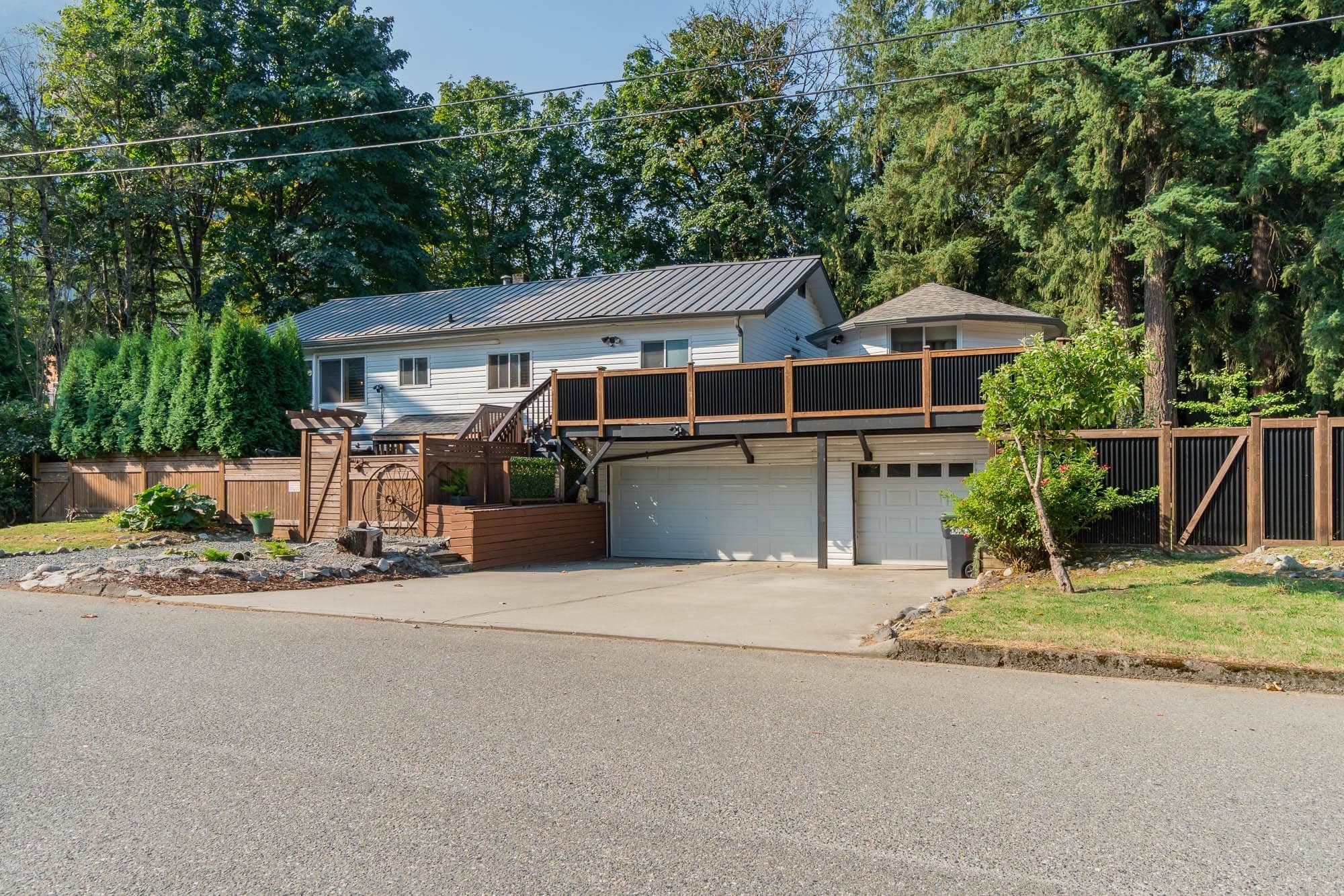 695 Hudson Bay Street, Hope