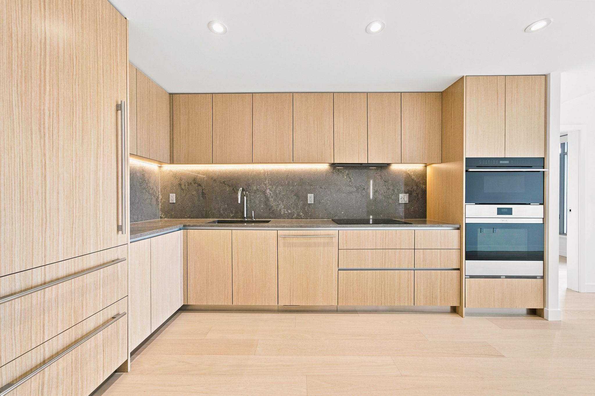 301 - 785 Harbour Way, North Vancouver, V7P 0G5 — photo 2