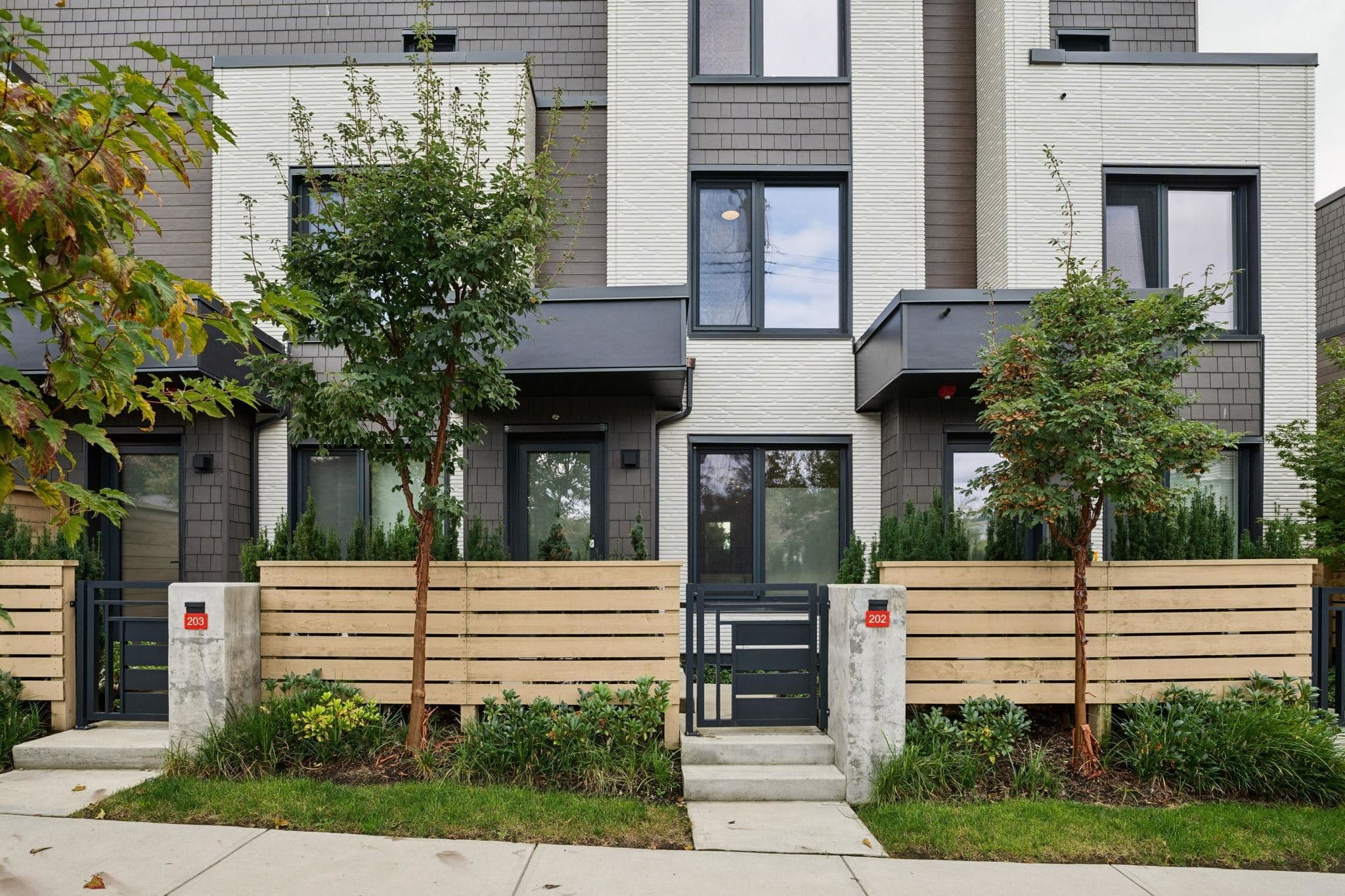 202 - 606 Foster Avenue, Coquitlam, V6J 0L5 — photo 2