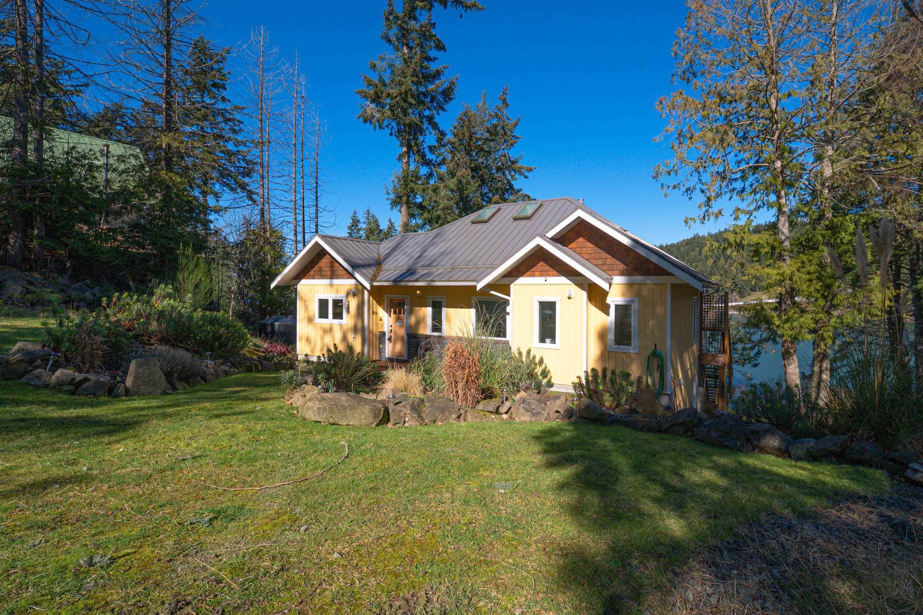 225 Mariners Way, Mayne Island, V0N 2J2 — photo 2