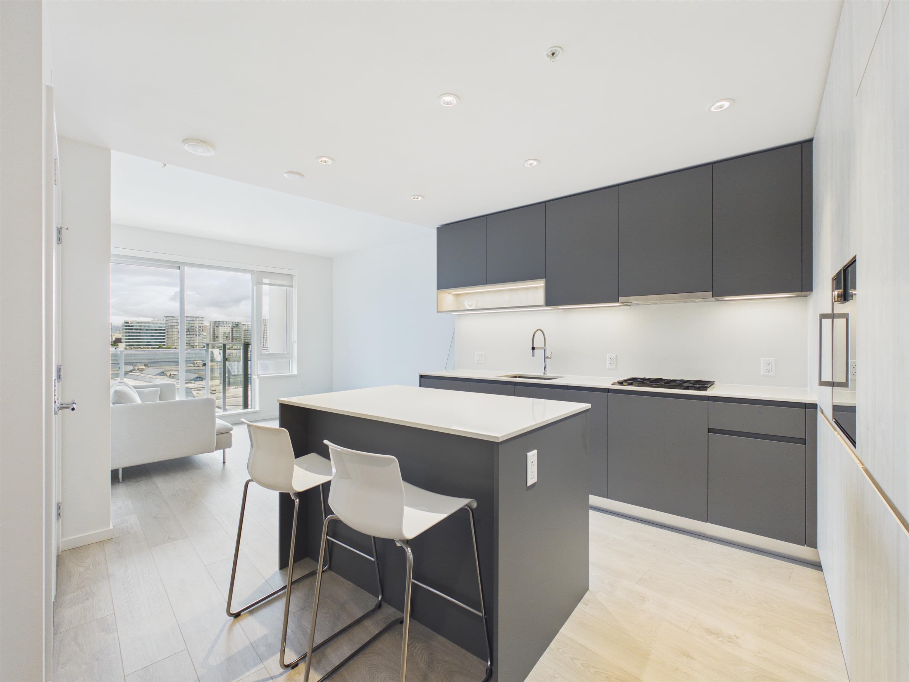 637 - 6808 Minoru Boulevard, Richmond, V6Y 0M7 — photo 2