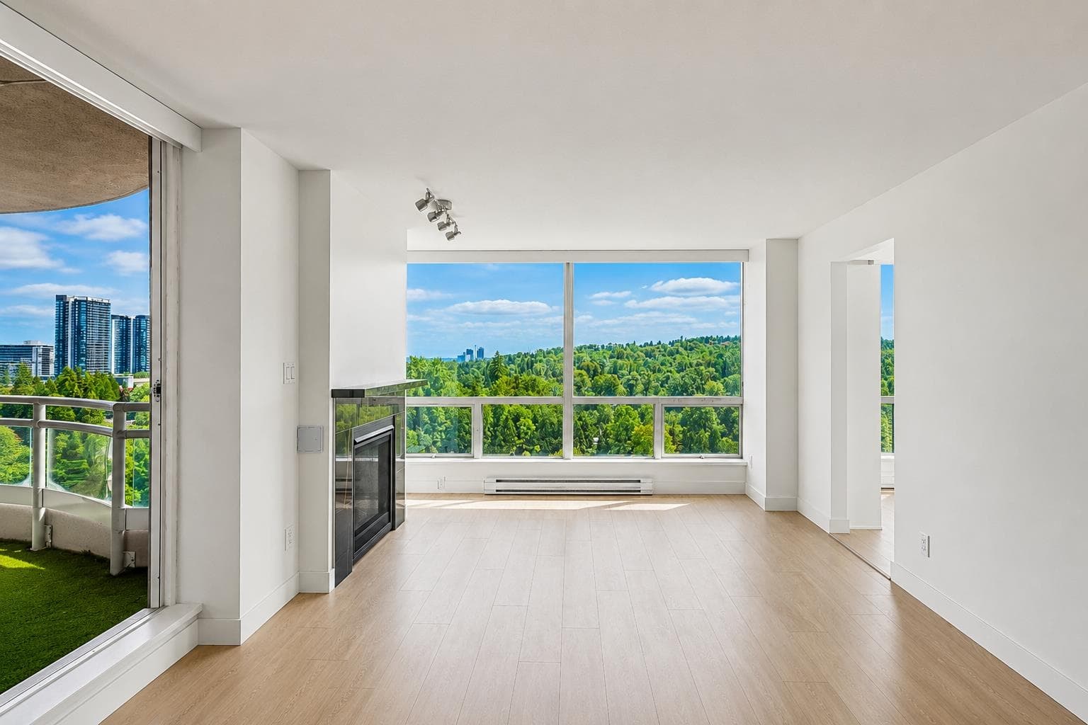1206 - 9623 Manchester Drive, Burnaby, V3N 4Y8 — photo 1