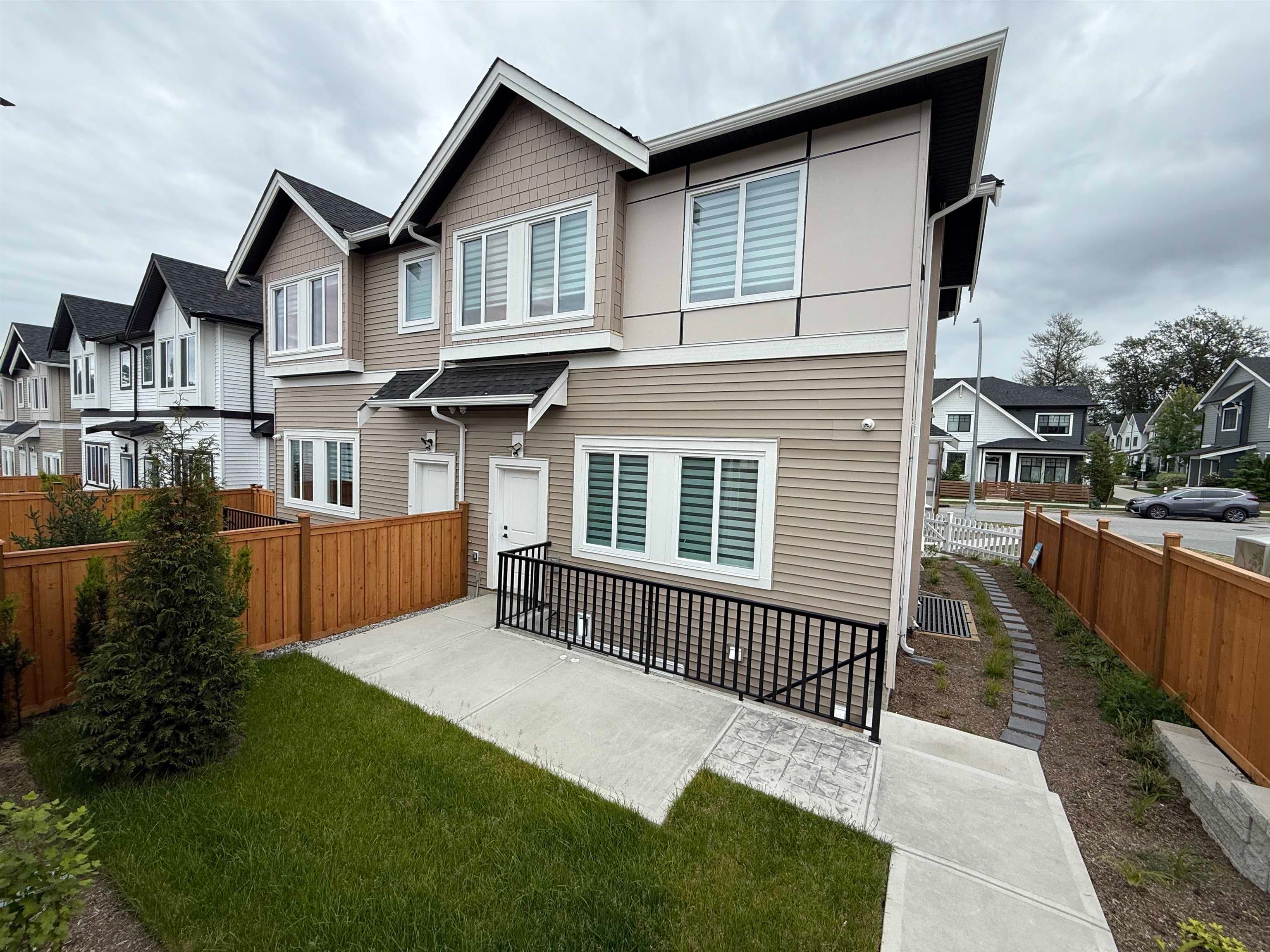 7679 197 Street, Langley, V2Y 3T4 — photo 1