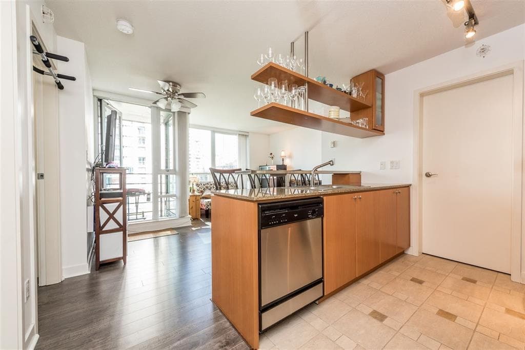 707 - 1495 Richards Street, Vancouver, V6Z 3E4 — photo 4
