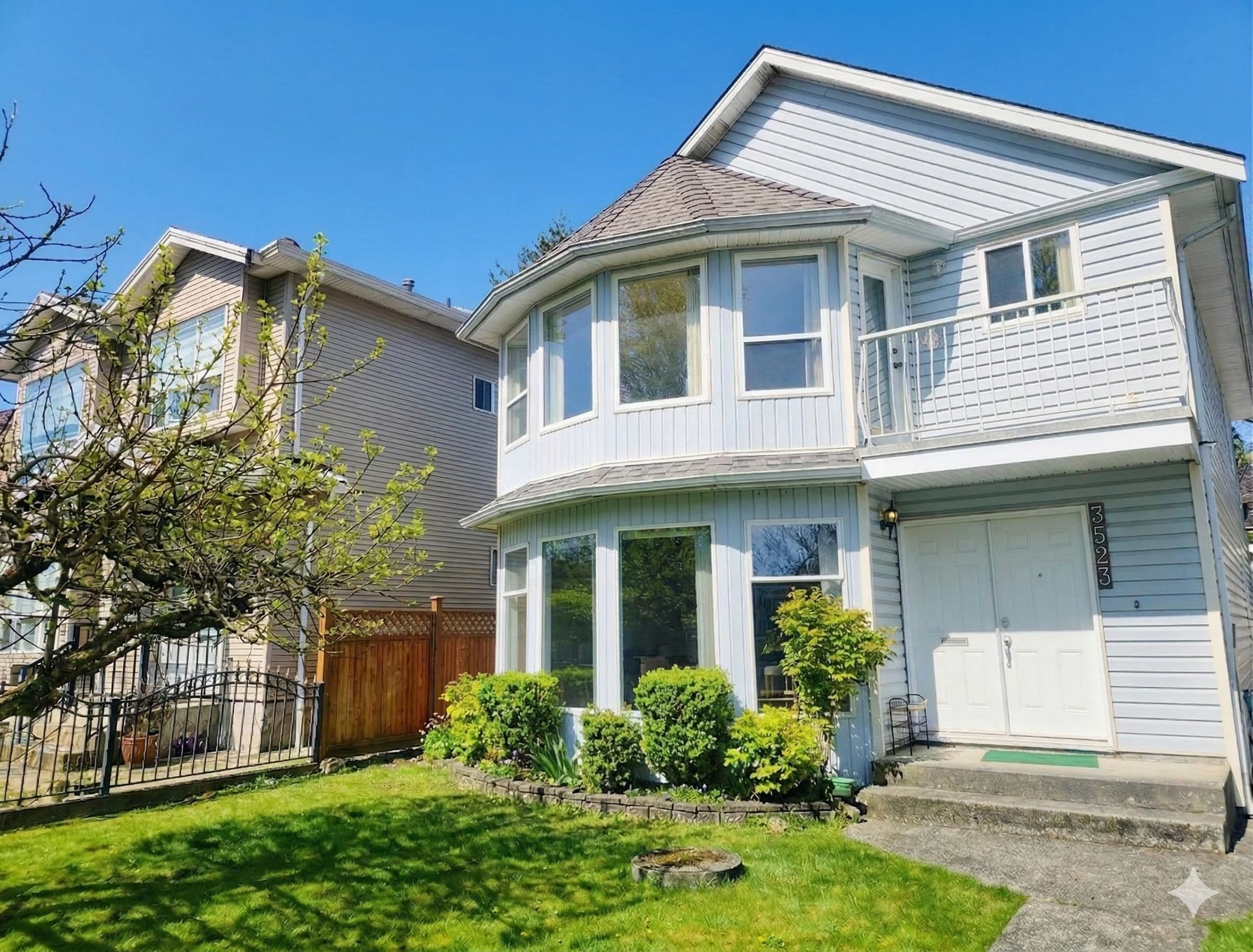 3523 Napier Street, Vancouver