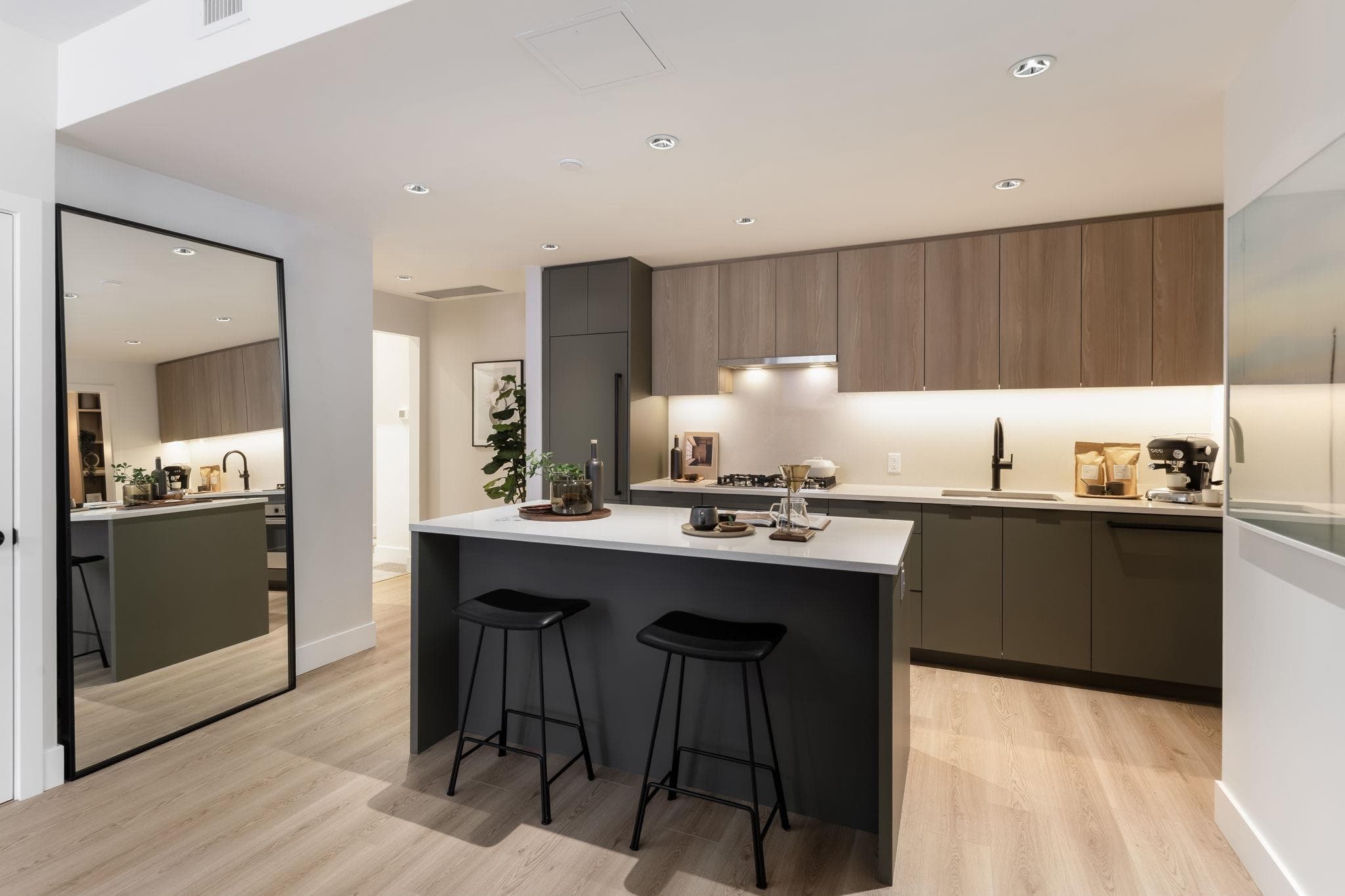 725 - 8633 River District Crossing, Vancouver, V5S 4N4 — photo 1