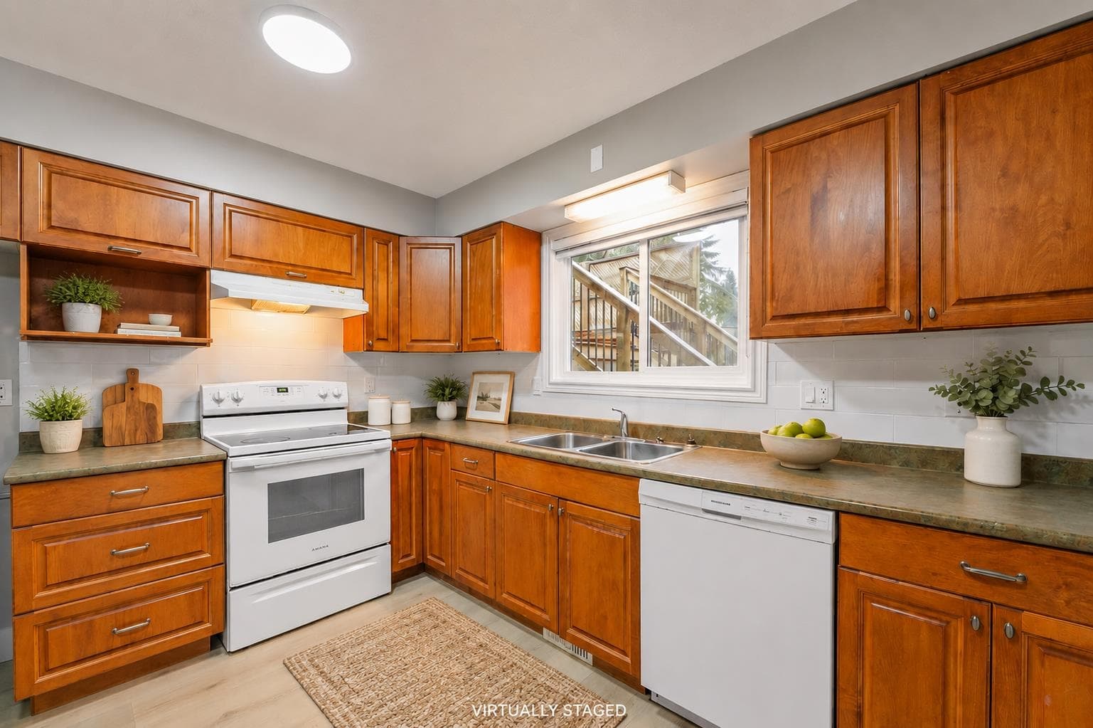 8024 Cedar Street, Mission, V2V 3N1 — photo 1