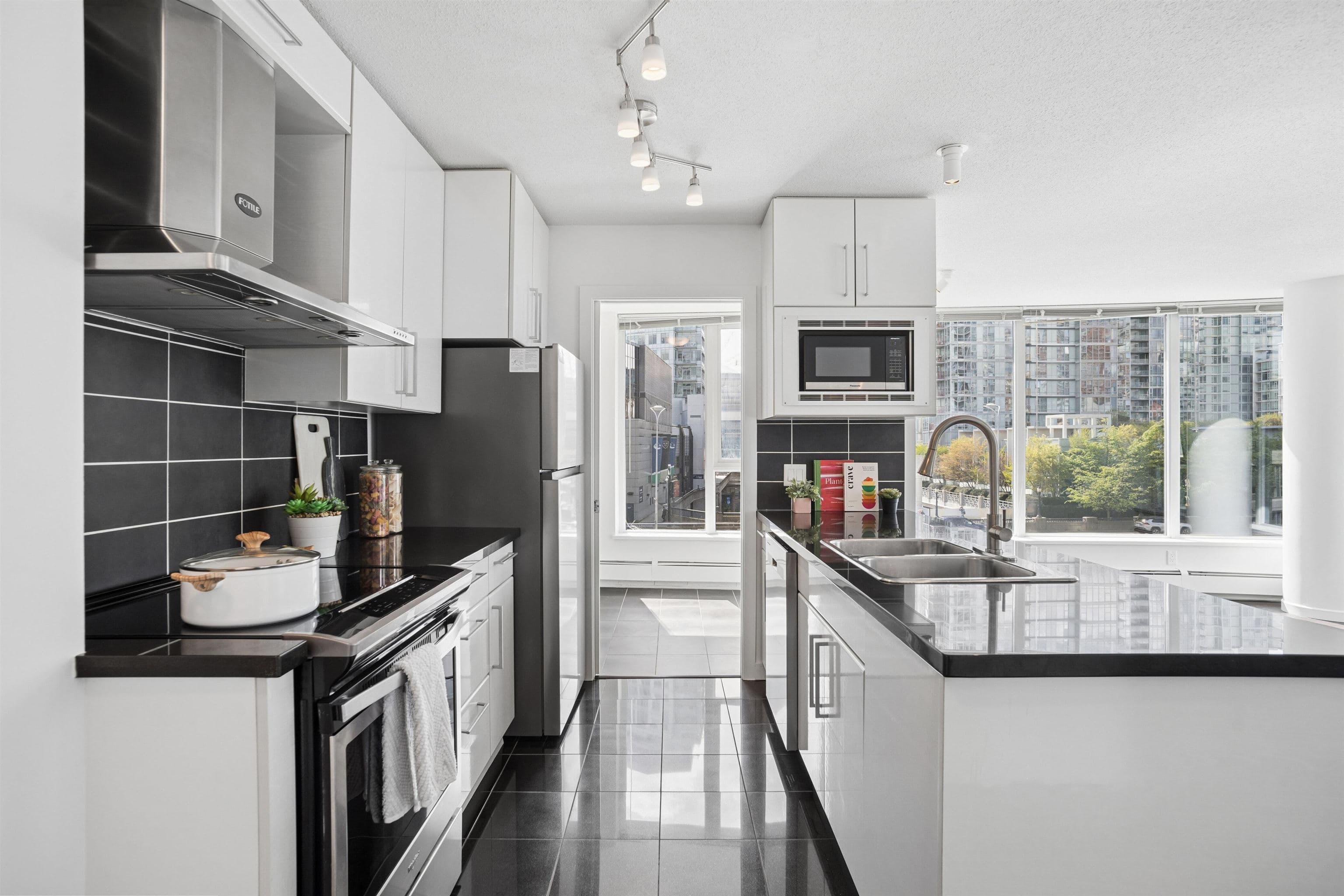 808 - 689 Abbott Street, Vancouver, V6B 0J2 — photo 4