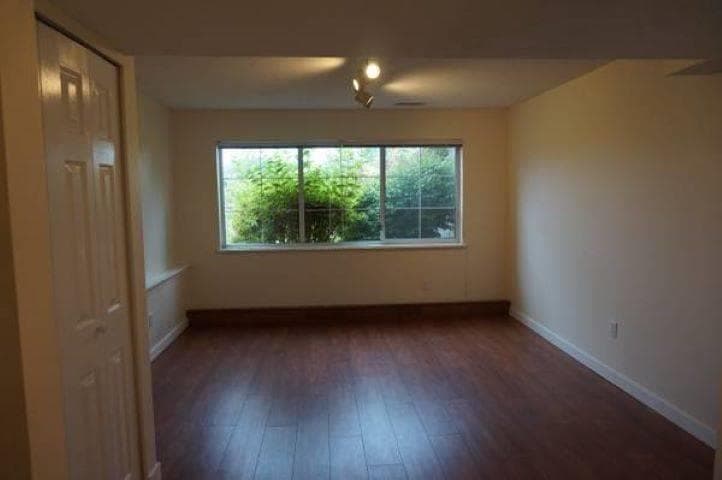 Lower - 122 Linden Court, Port Moody, V3H 5C2 — photo 2